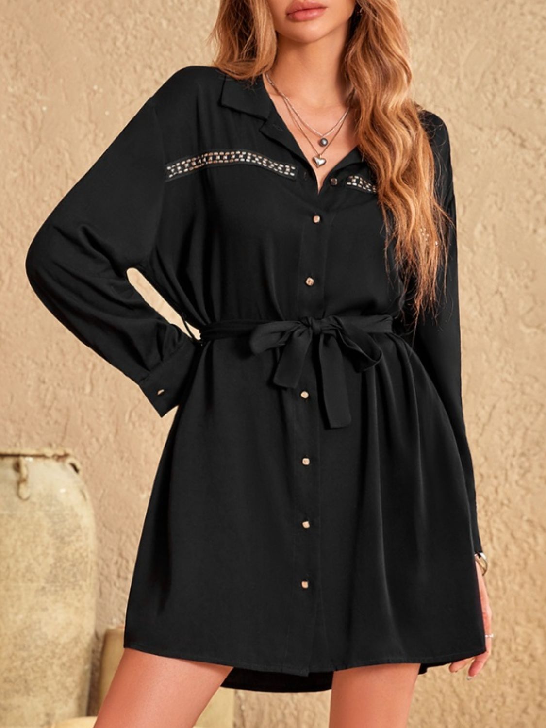 Mini-robe à manches longues et col à revers