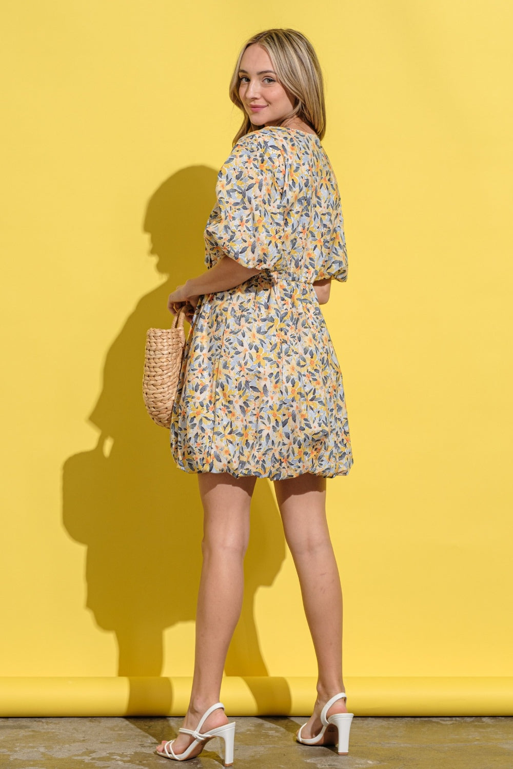 Et le pourquoi - Robe à manches bouffantes et à surplis fleuris grande taille