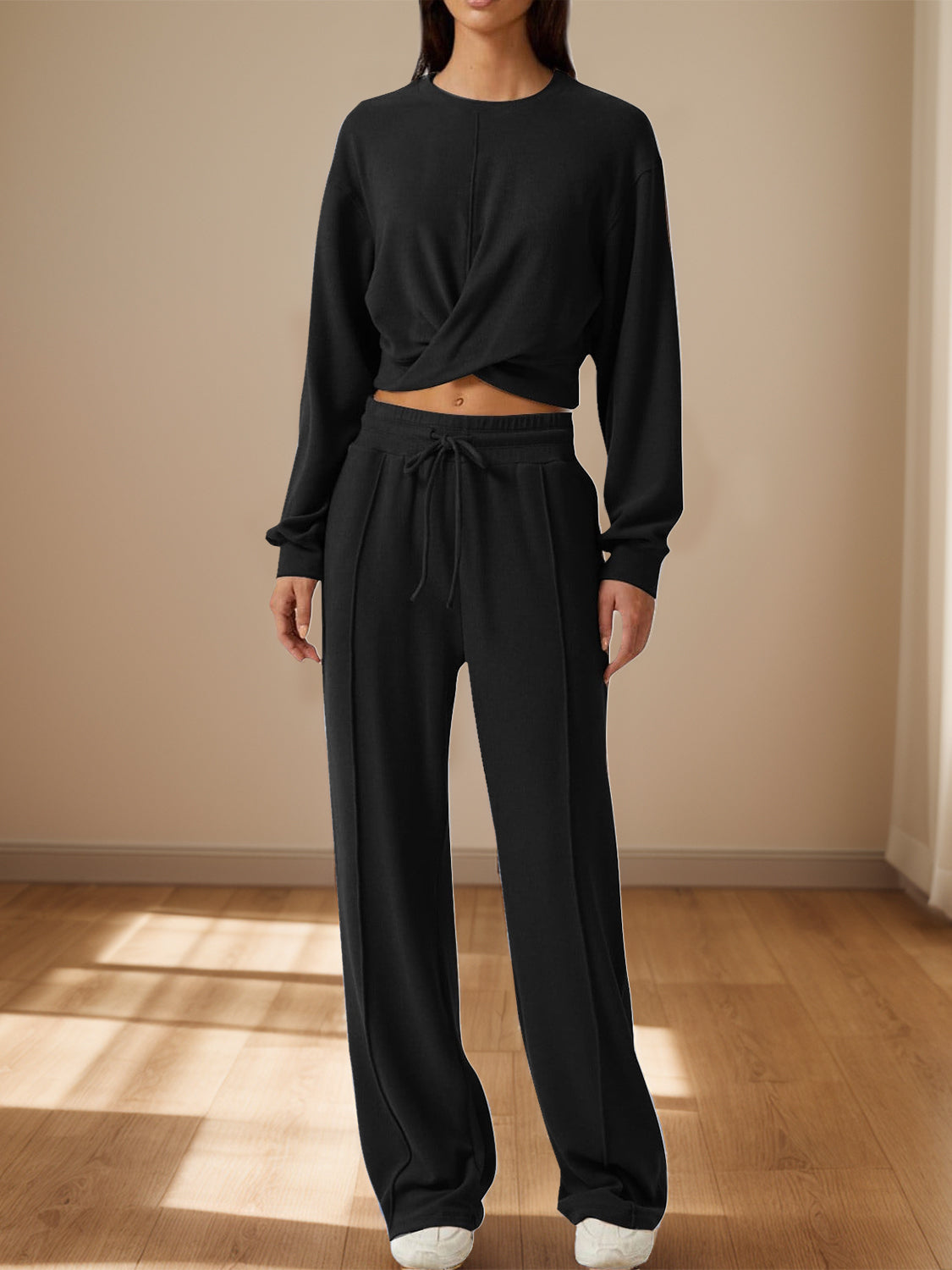 Ensemble haut à col rond croisé et pantalon à cordon de serrage
