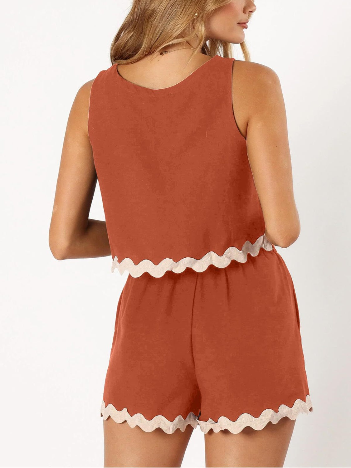 Ensemble haut et short à col rond et bordure contrastée