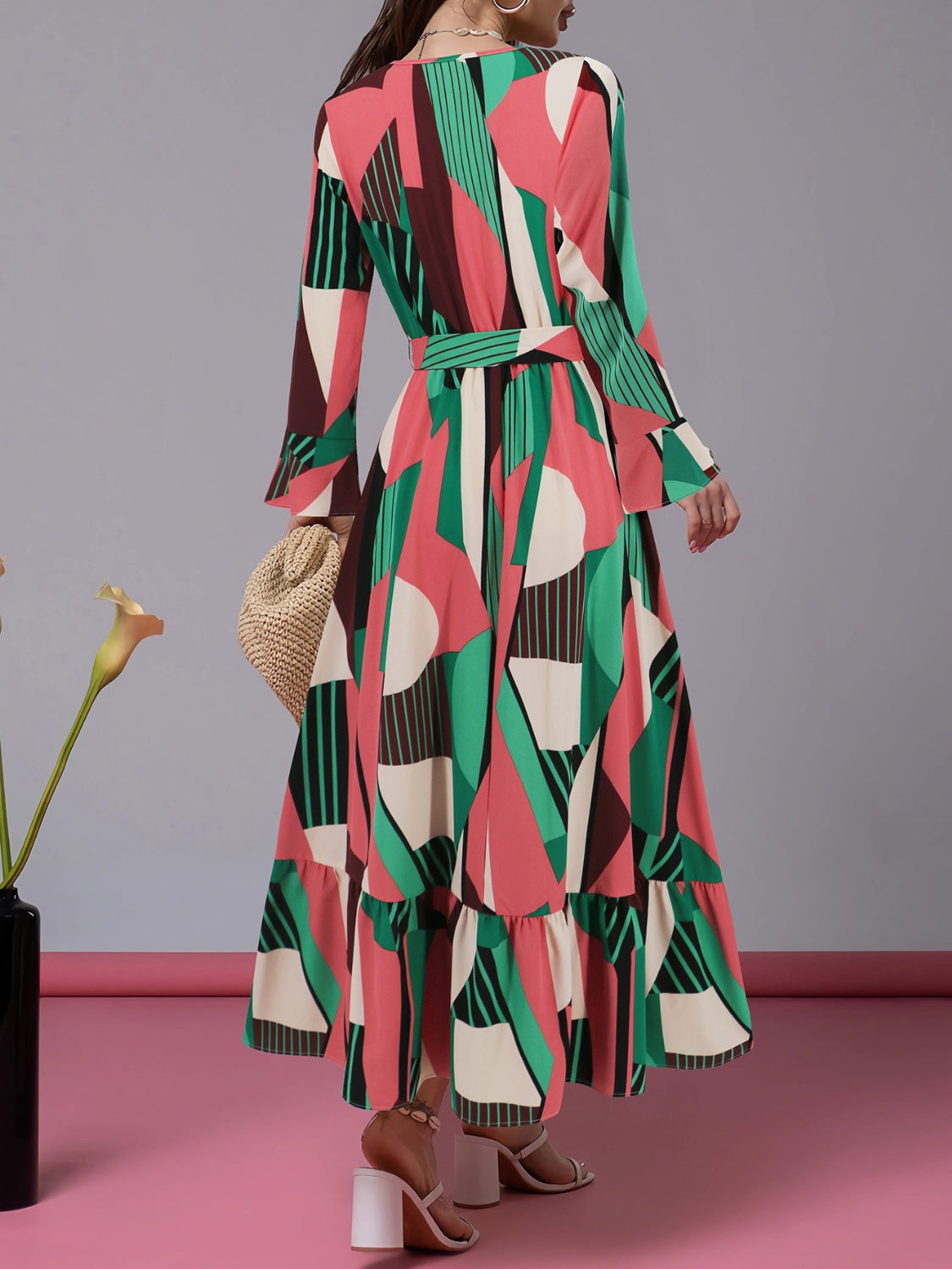 Robe imprimée à manches longues et ourlet à volants