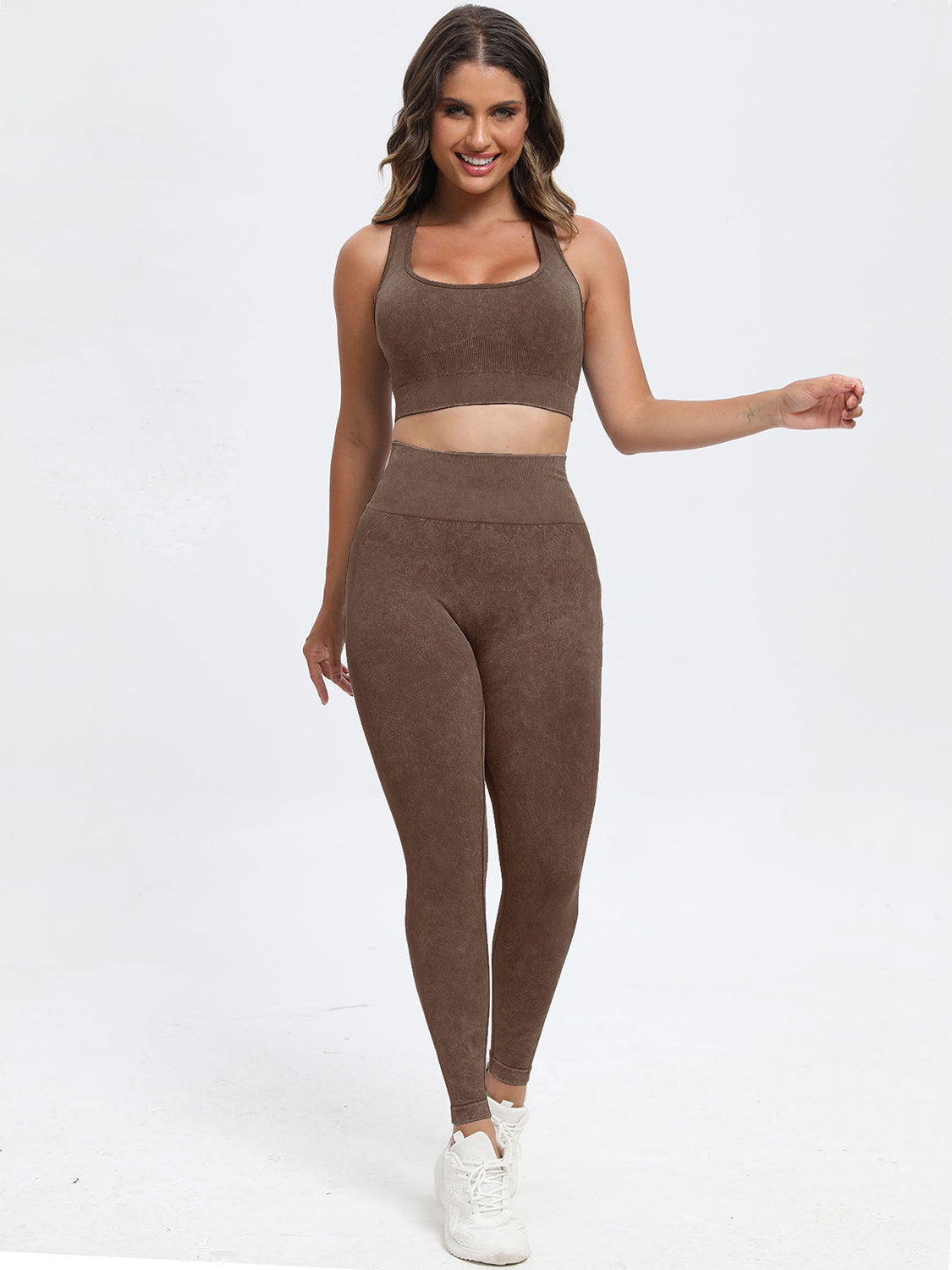 Ensemble haut et pantalon à larges bretelles et col rond