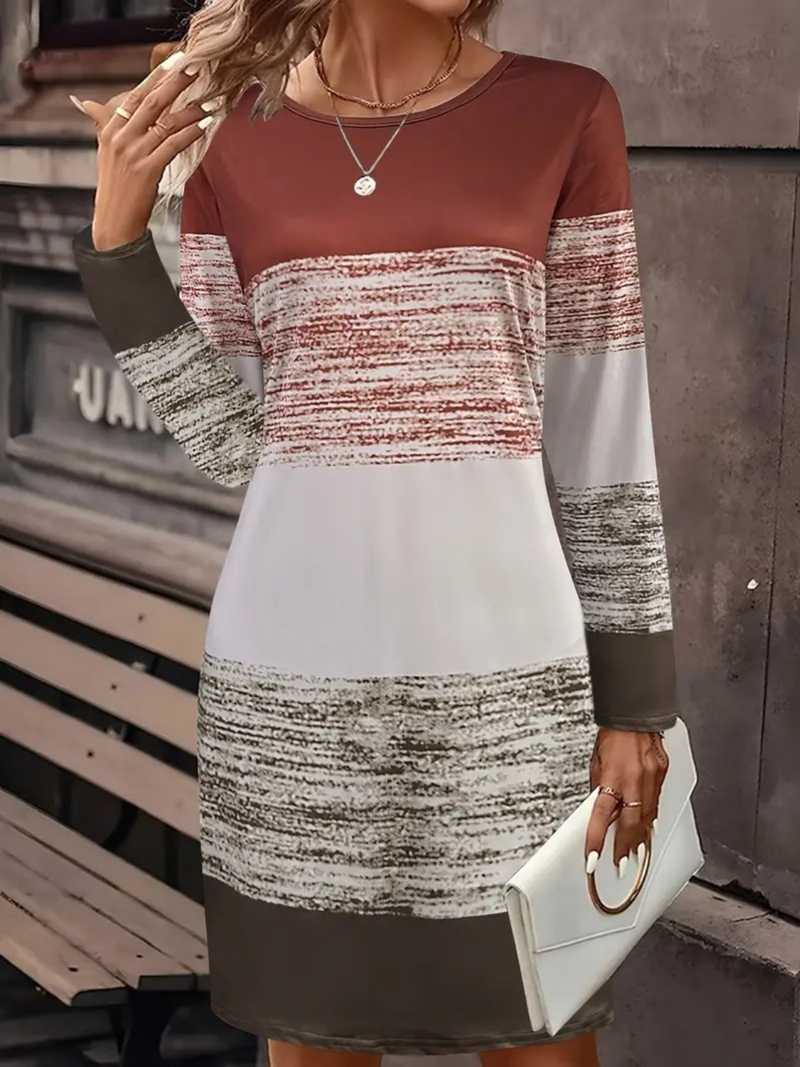 Robe à manches longues et col rond à blocs de couleurs