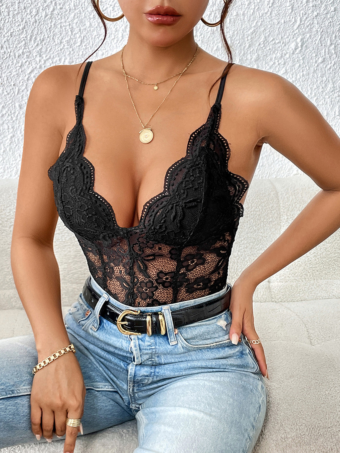 Body en dentelle à col en V et bretelles spaghetti Perfee