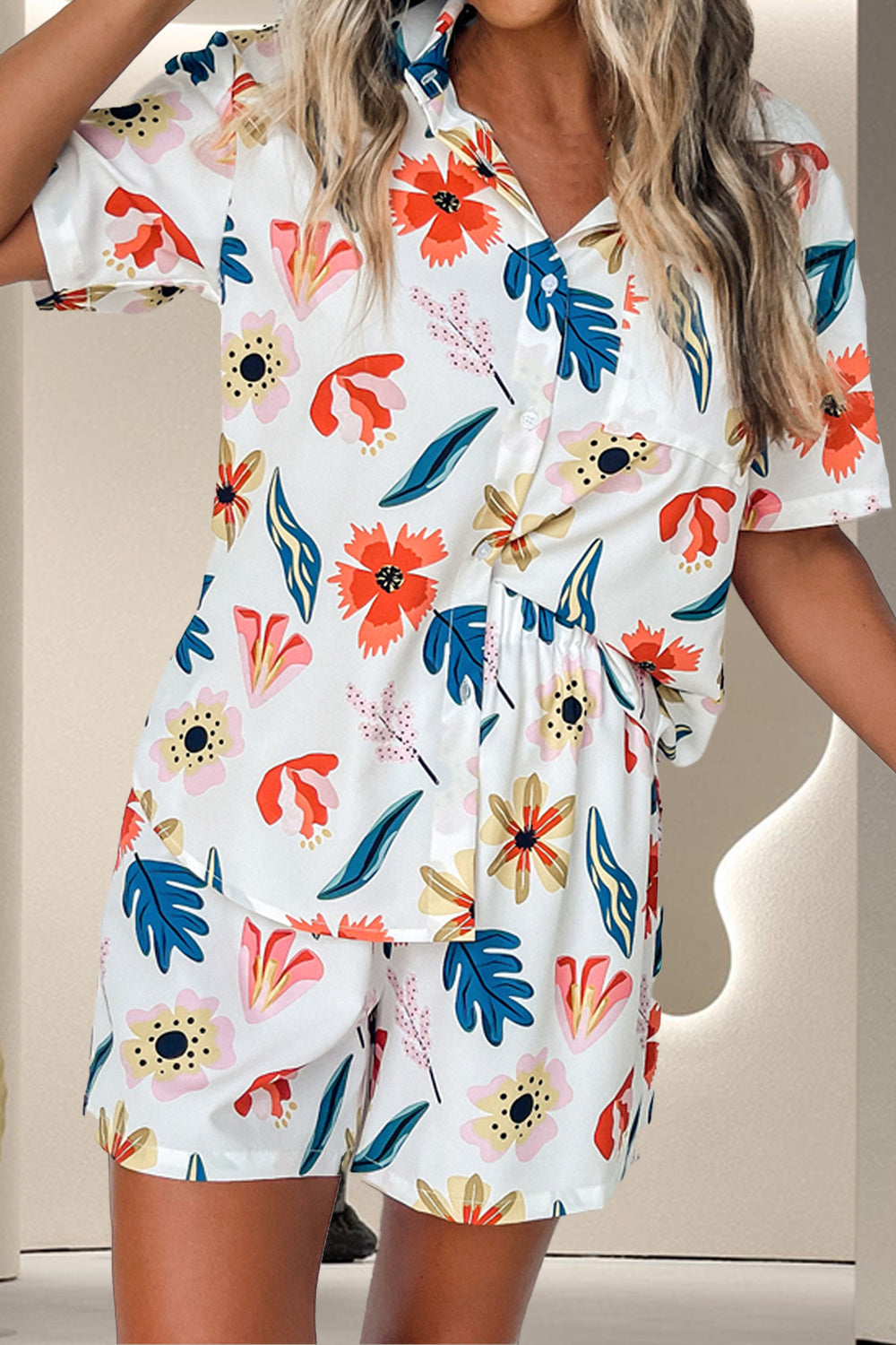 Ensemble haut boutonné et short imprimé