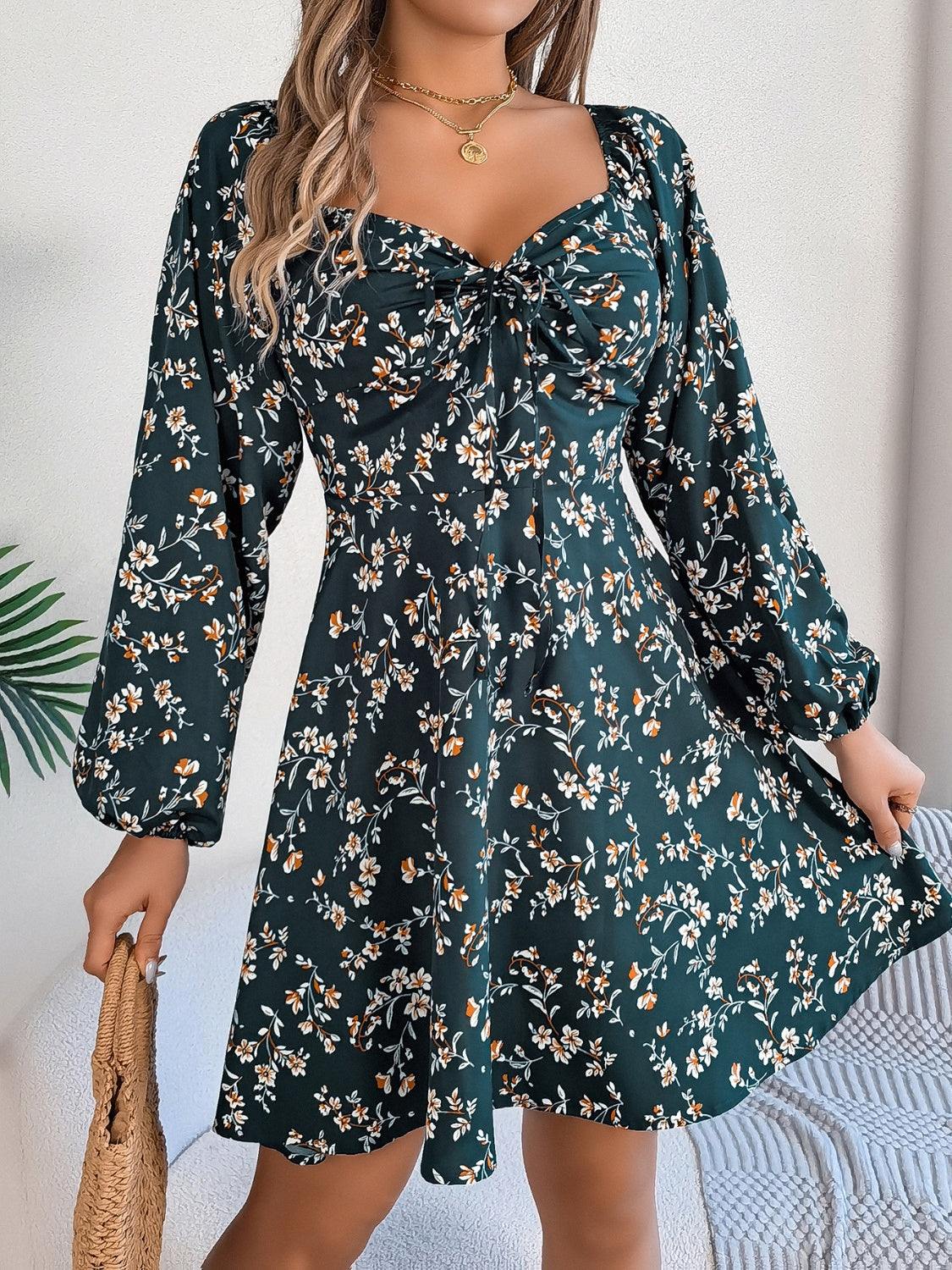 Mini-robe imprimée à col en cœur et manches ballon
