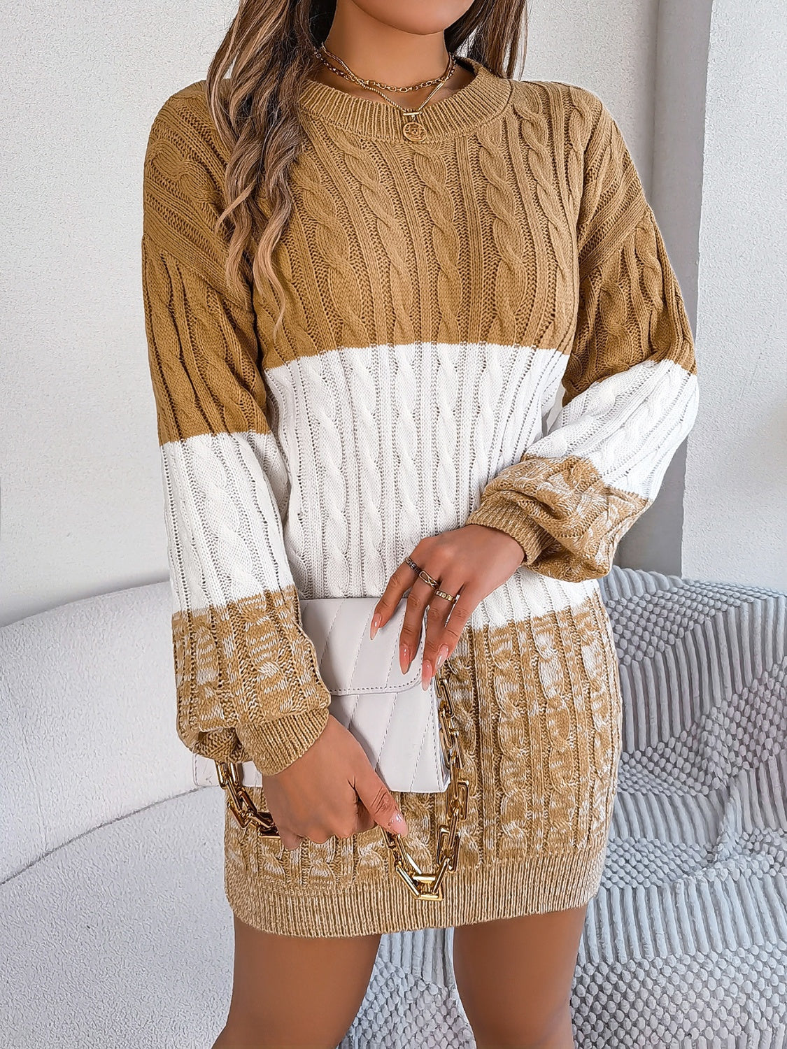 Robe pull à col rond en maille torsadée et blocs de couleurs