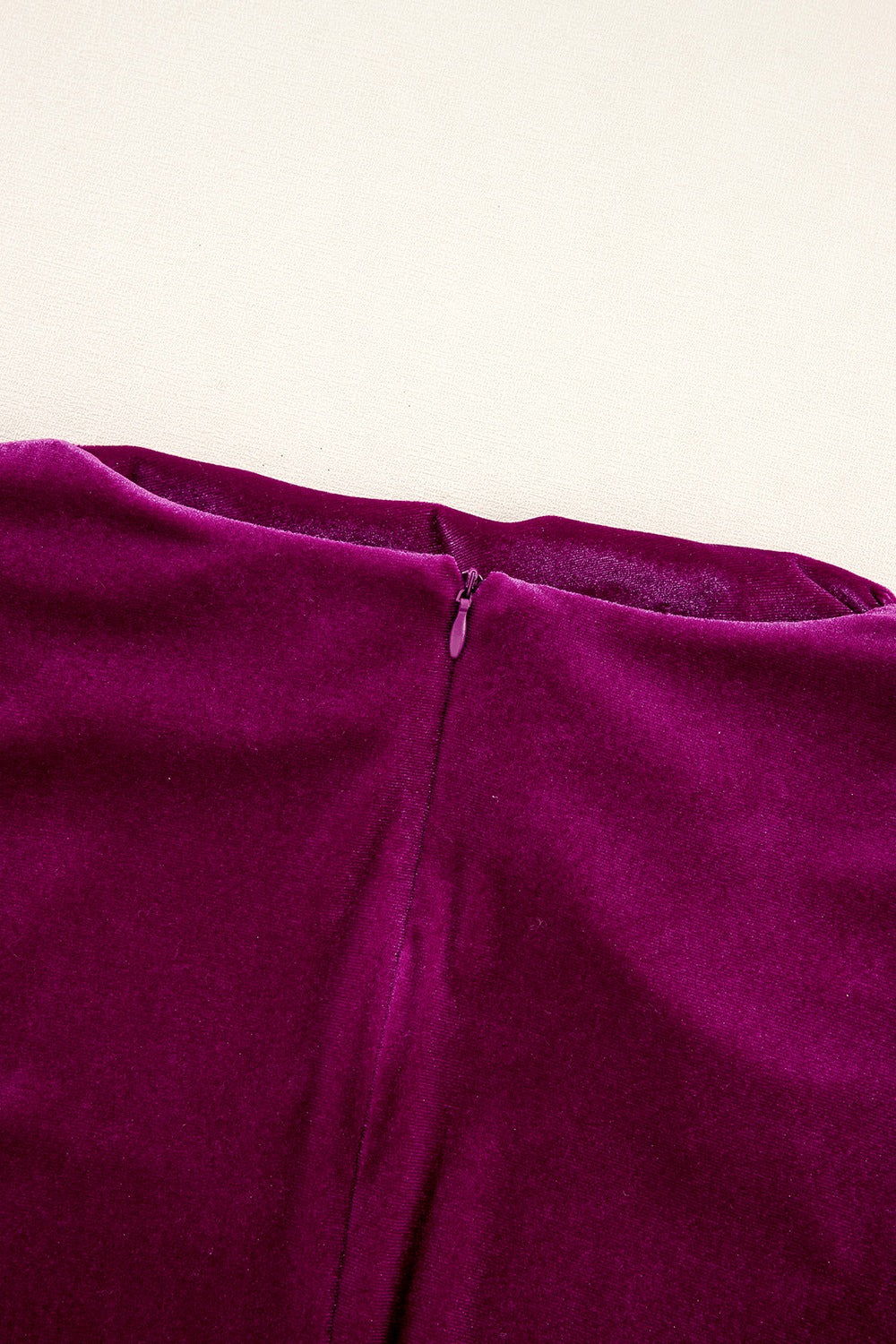 Robe à manches longues et col montant froncé
