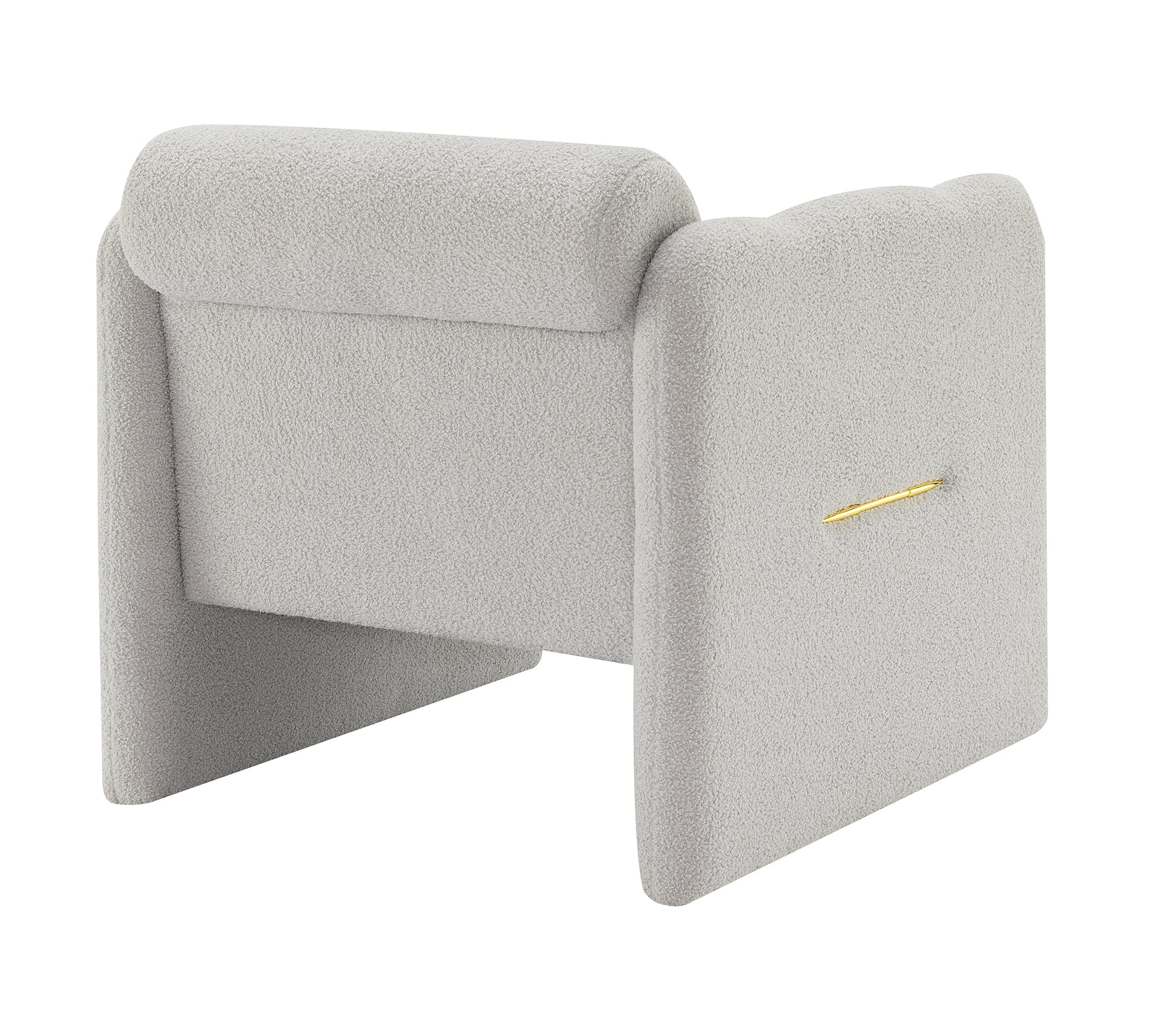 Fauteuil avec accoudoirs ondulés, décorations métalliques de part et d'autre des accoudoirs, en tissu Teddy, gris clair