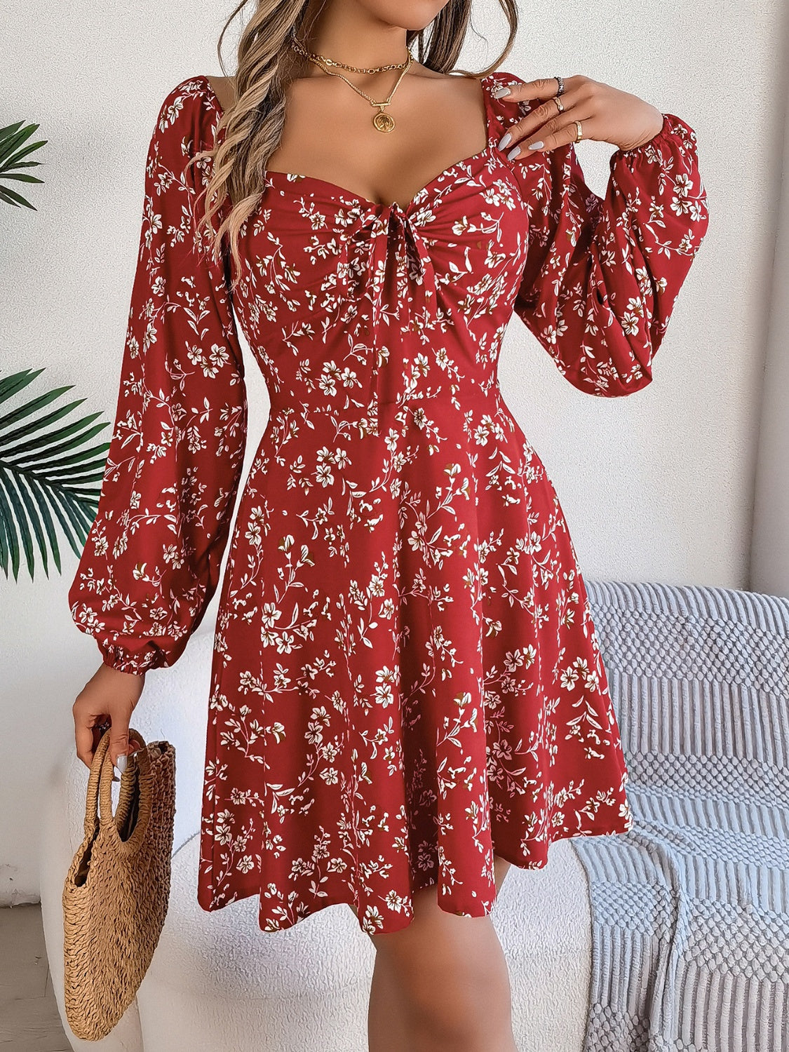 Mini-robe imprimée à col en cœur et manches ballon