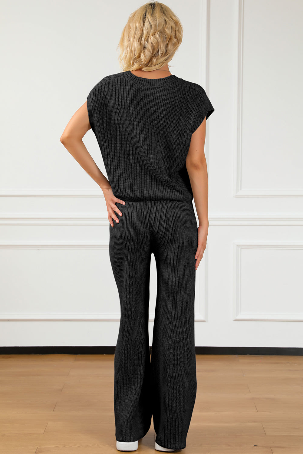 Ensemble haut à col en V et pull à jambes larges