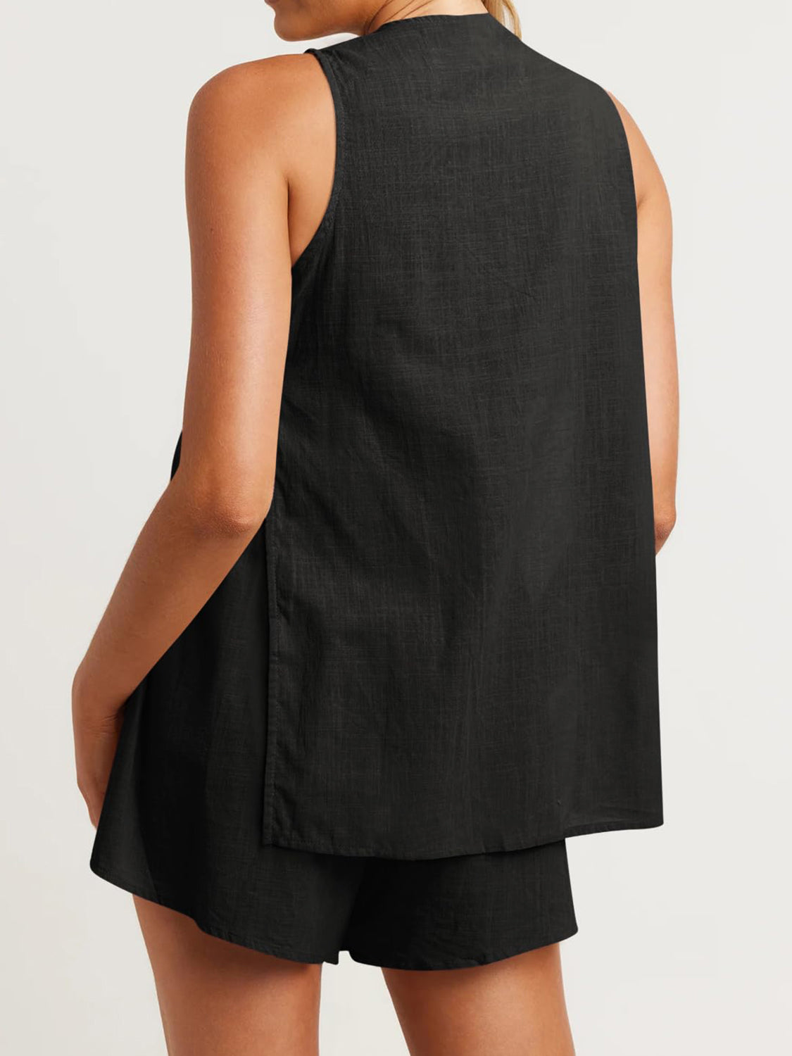 Ensemble haut boutonné et short taille réelle