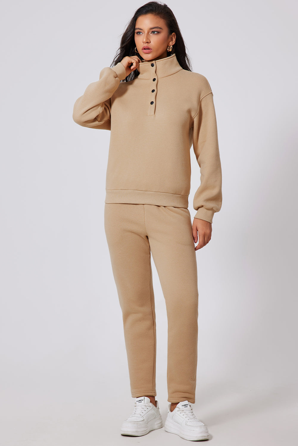 Ensemble haut à col roulé et pantalon à demi-pression