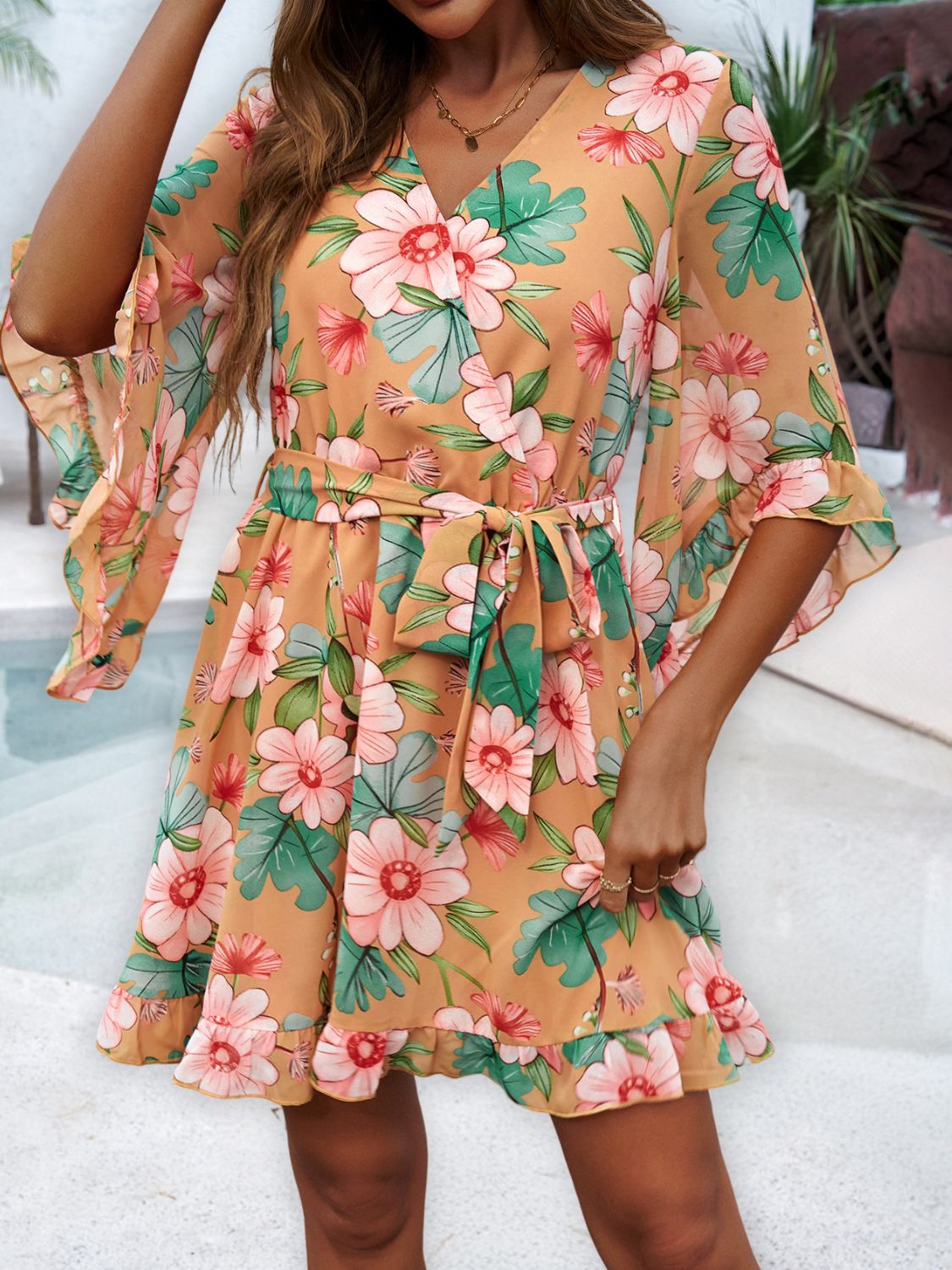 Mini-robe à volants et imprimé à manches courtes
