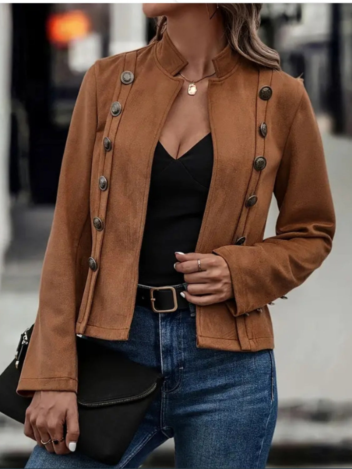 Veste à manches longues avec boutons décoratifs et ouverture sur le devant