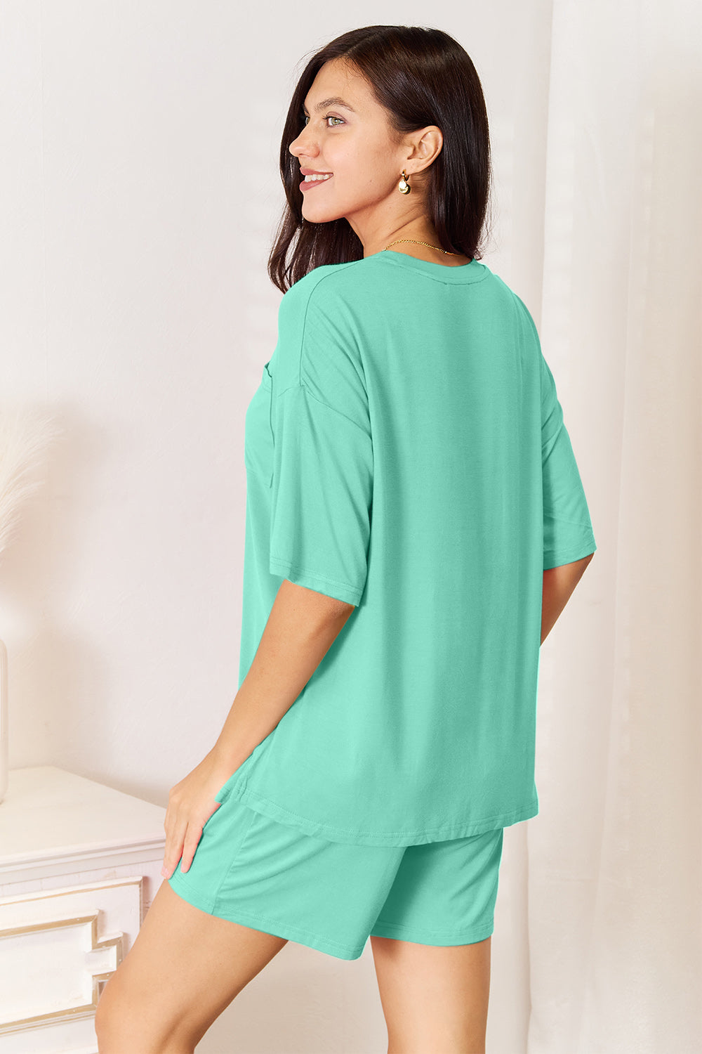 Ensemble t-shirt et short basiques Bae Bamboo à col rond et épaules tombantes