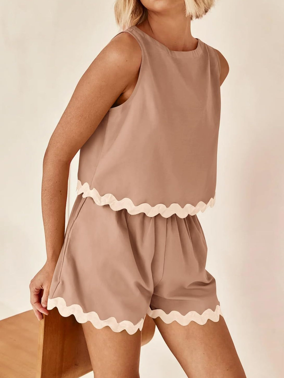 Ensemble haut sans manches et short à bordure contrastée