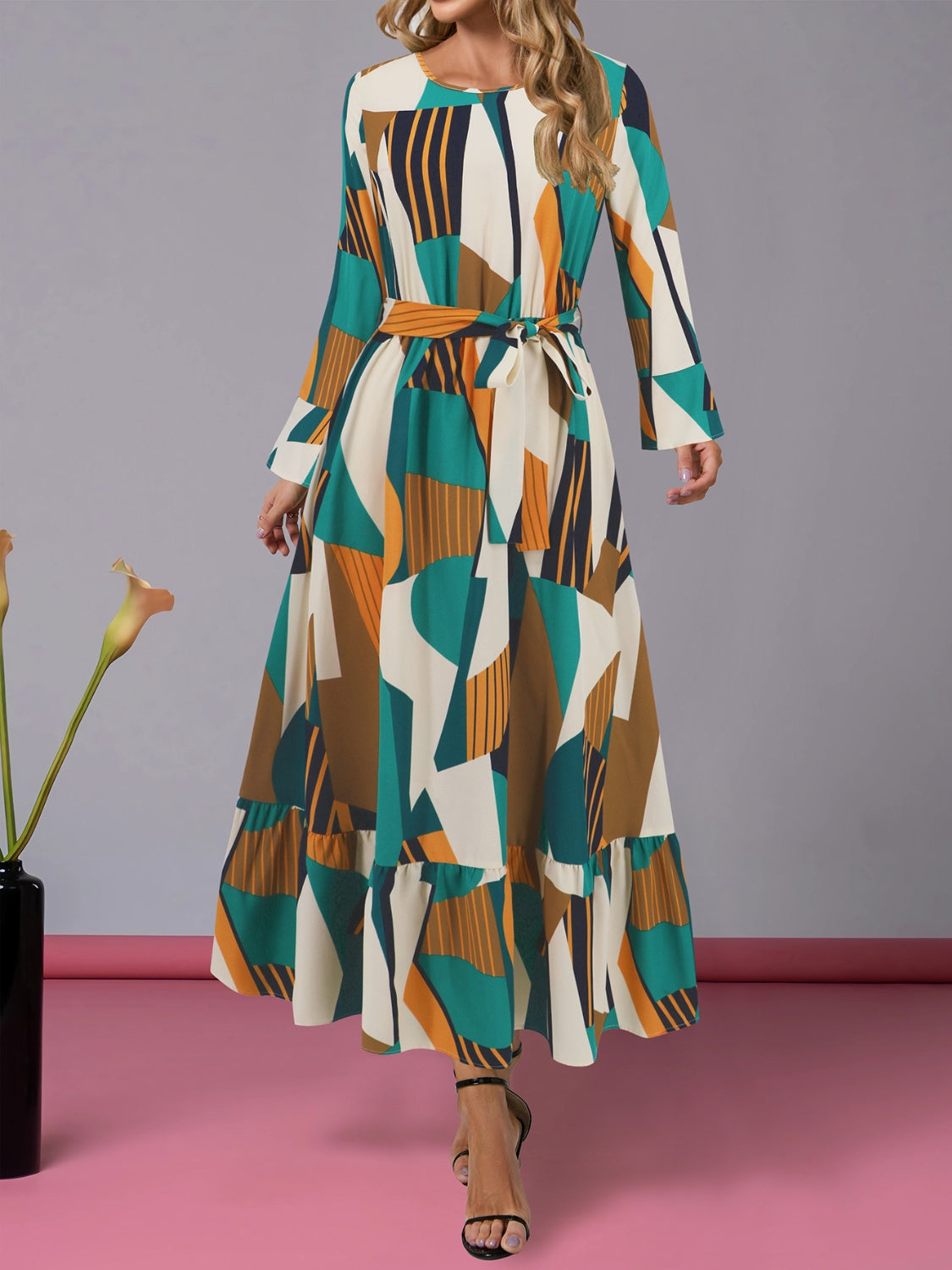 Robe imprimée à manches longues et ourlet à volants