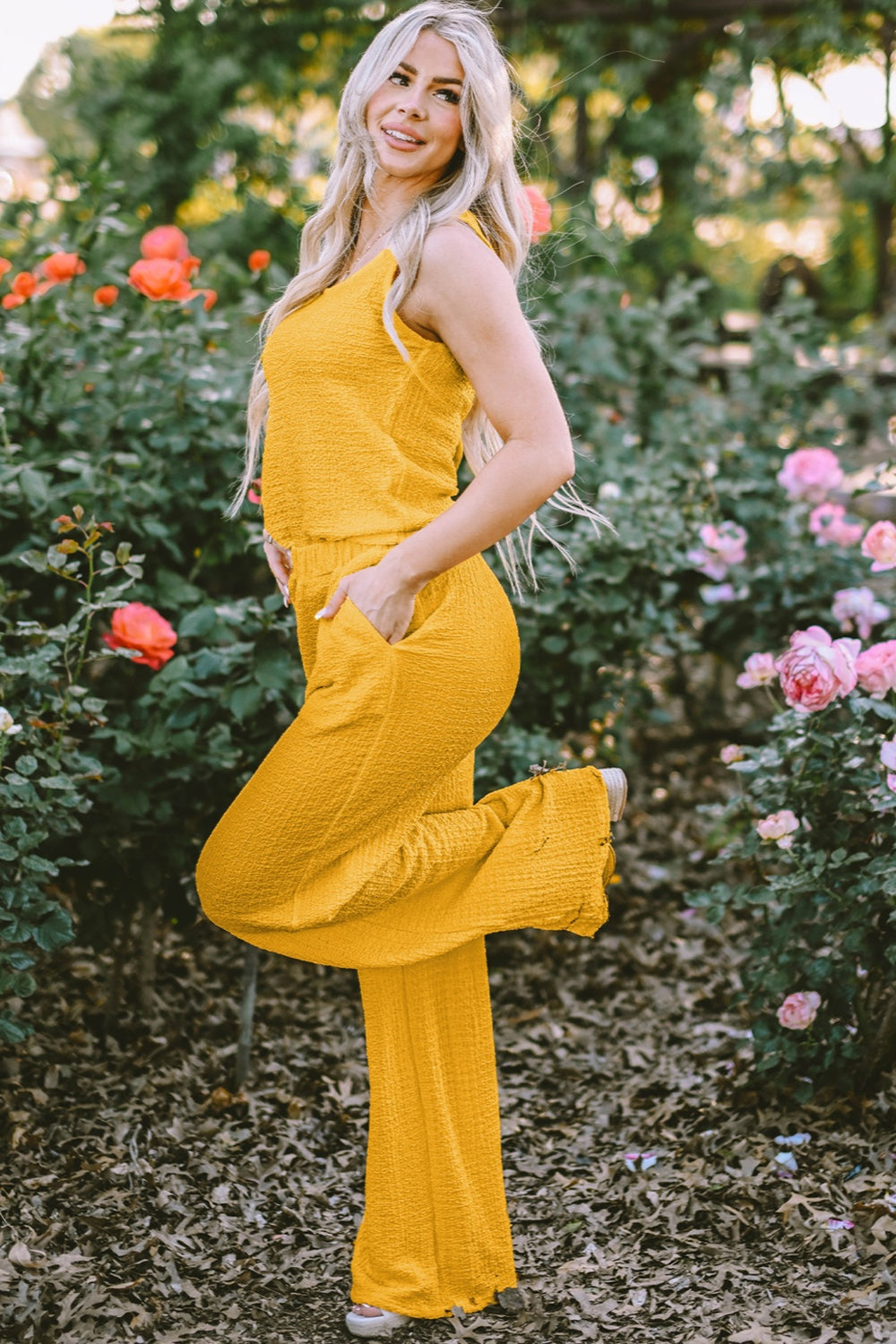 Ensemble haut à col rond texturé et pantalon large