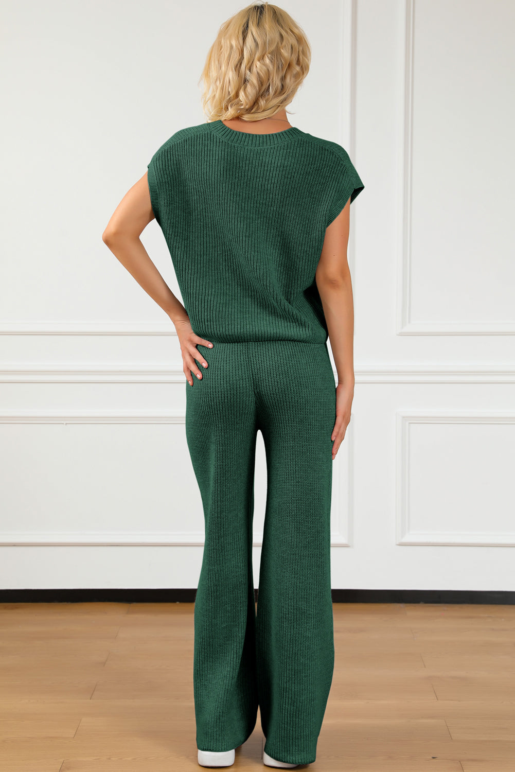 Ensemble haut à col en V et pull à jambes larges