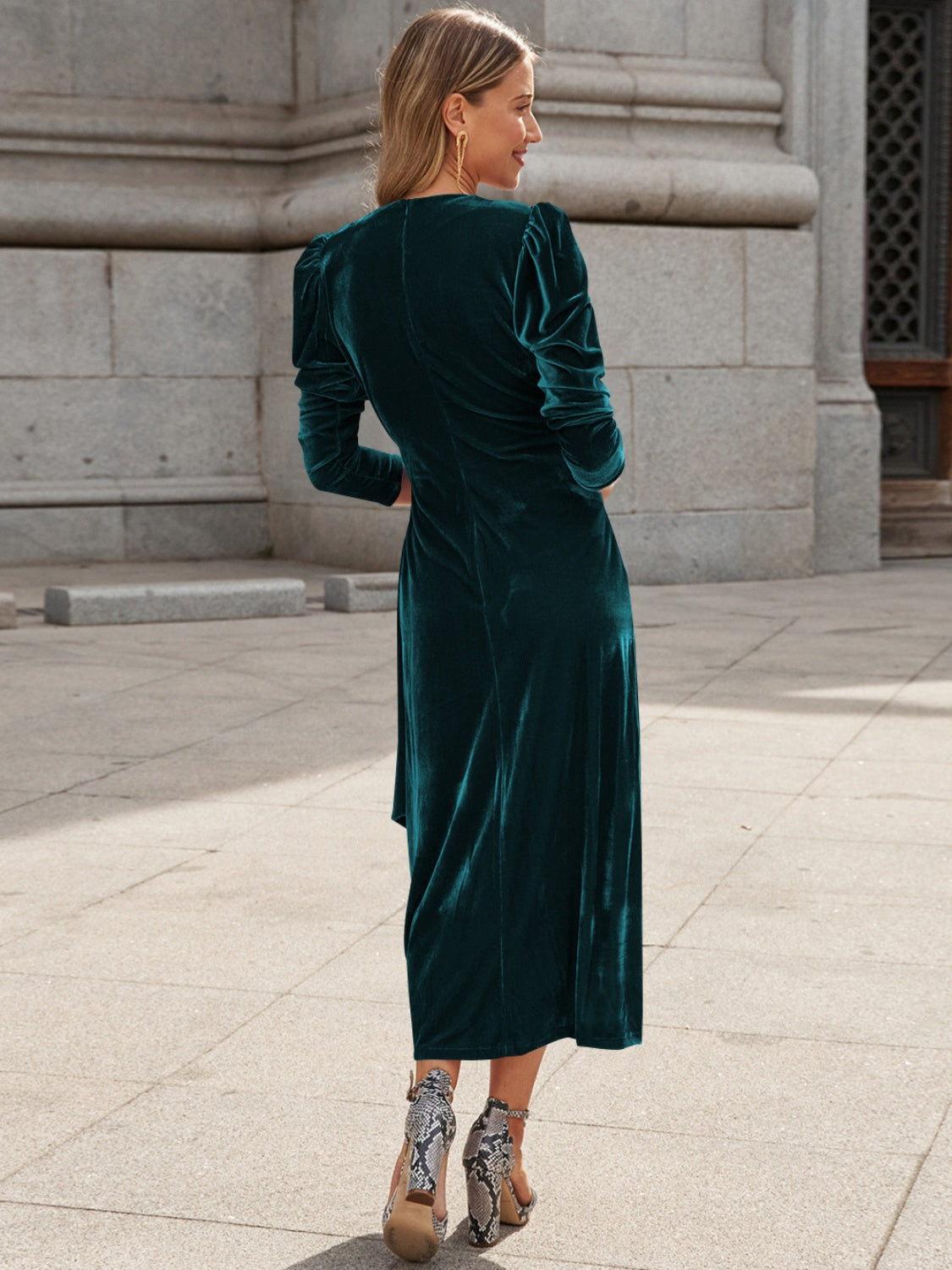 Robe mi-longue à manches bouffantes et surplis