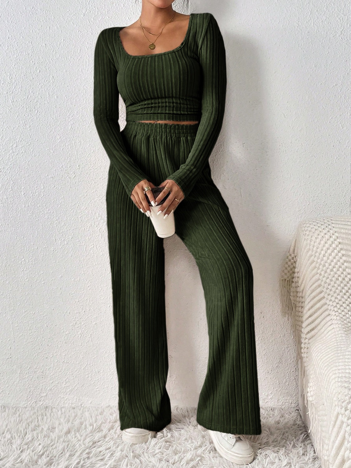 Ensemble haut à manches longues et pantalon à col rond