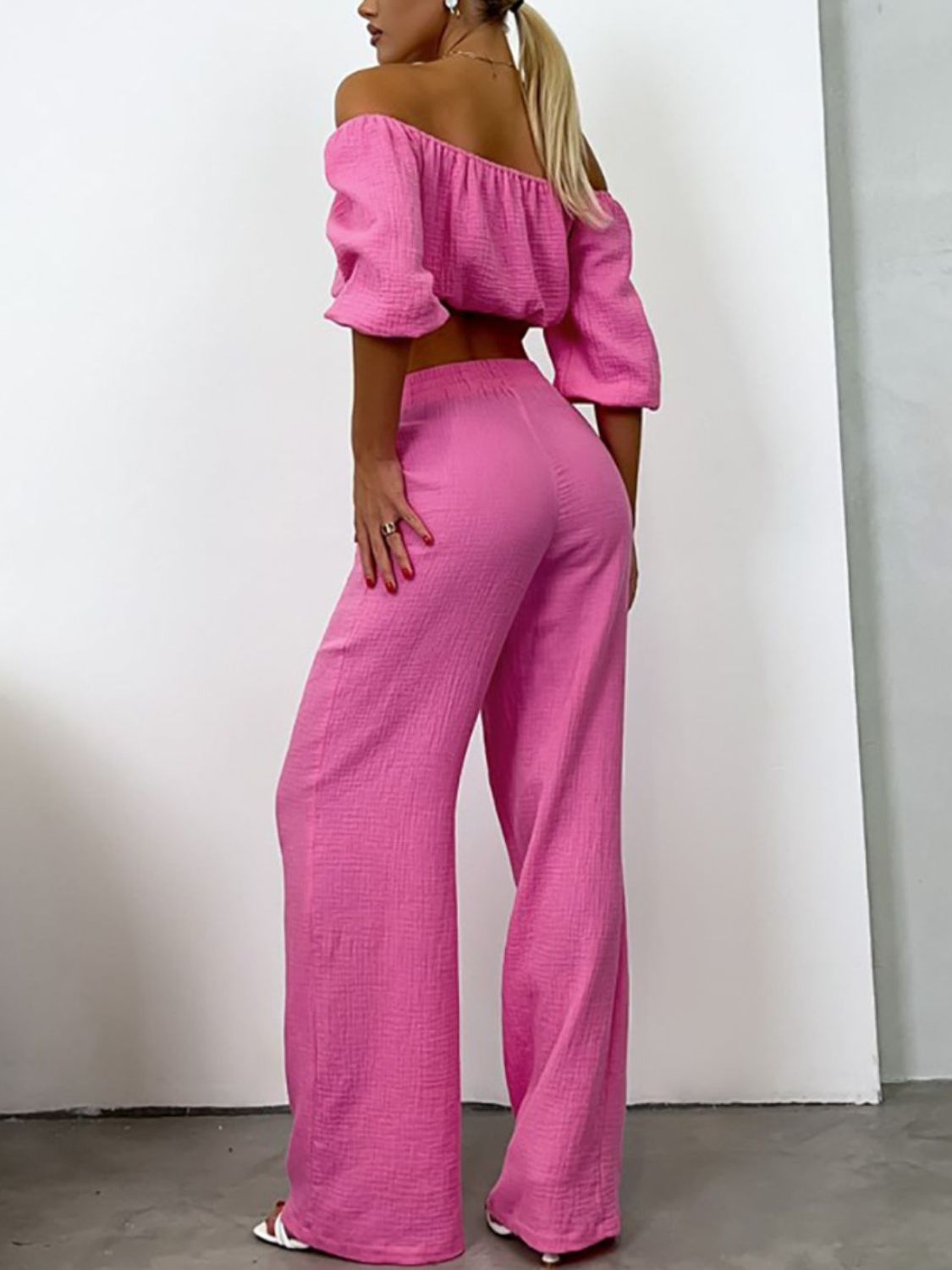 Ensemble haut à manches longues et pantalon à épaules dénudées