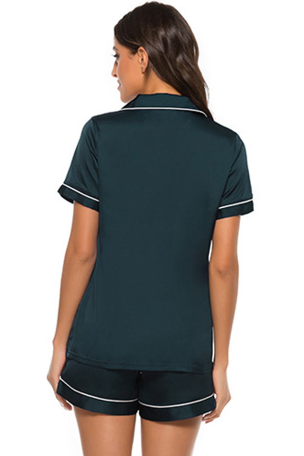 Ensemble de détente imprimé avec haut à manches courtes et short boutonnés