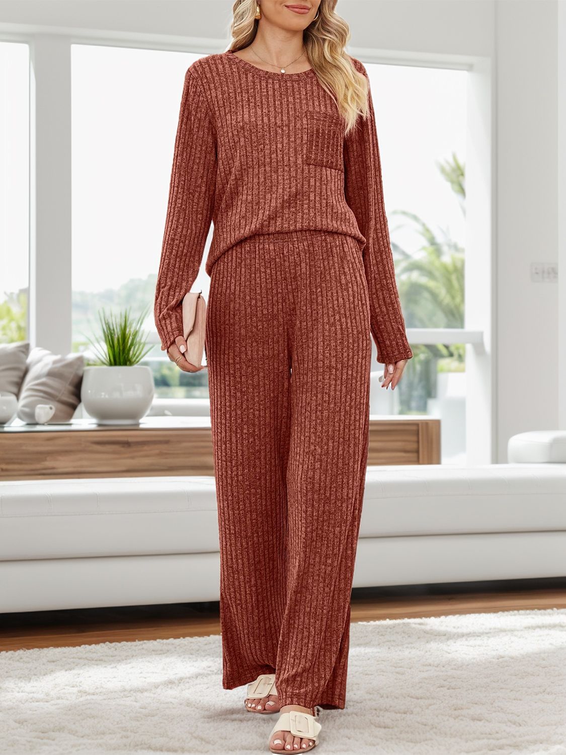 Ensemble haut à manches longues et pantalon à col rond