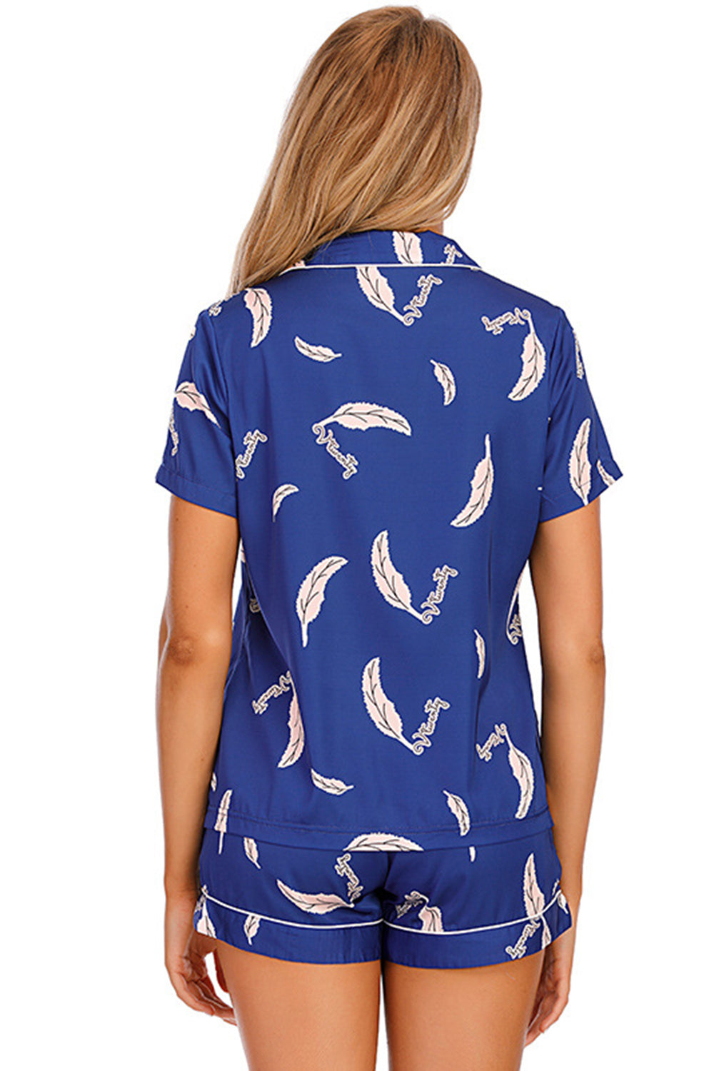 Ensemble de détente imprimé avec haut à manches courtes et short boutonnés