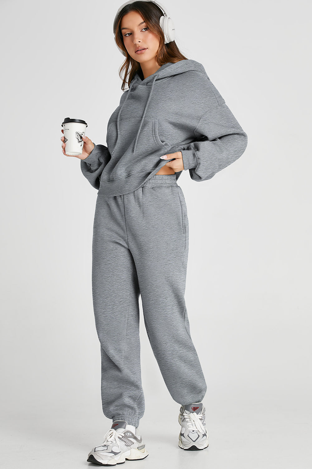 Ensemble actif haut à capuche et pantalon à épaules tombantes