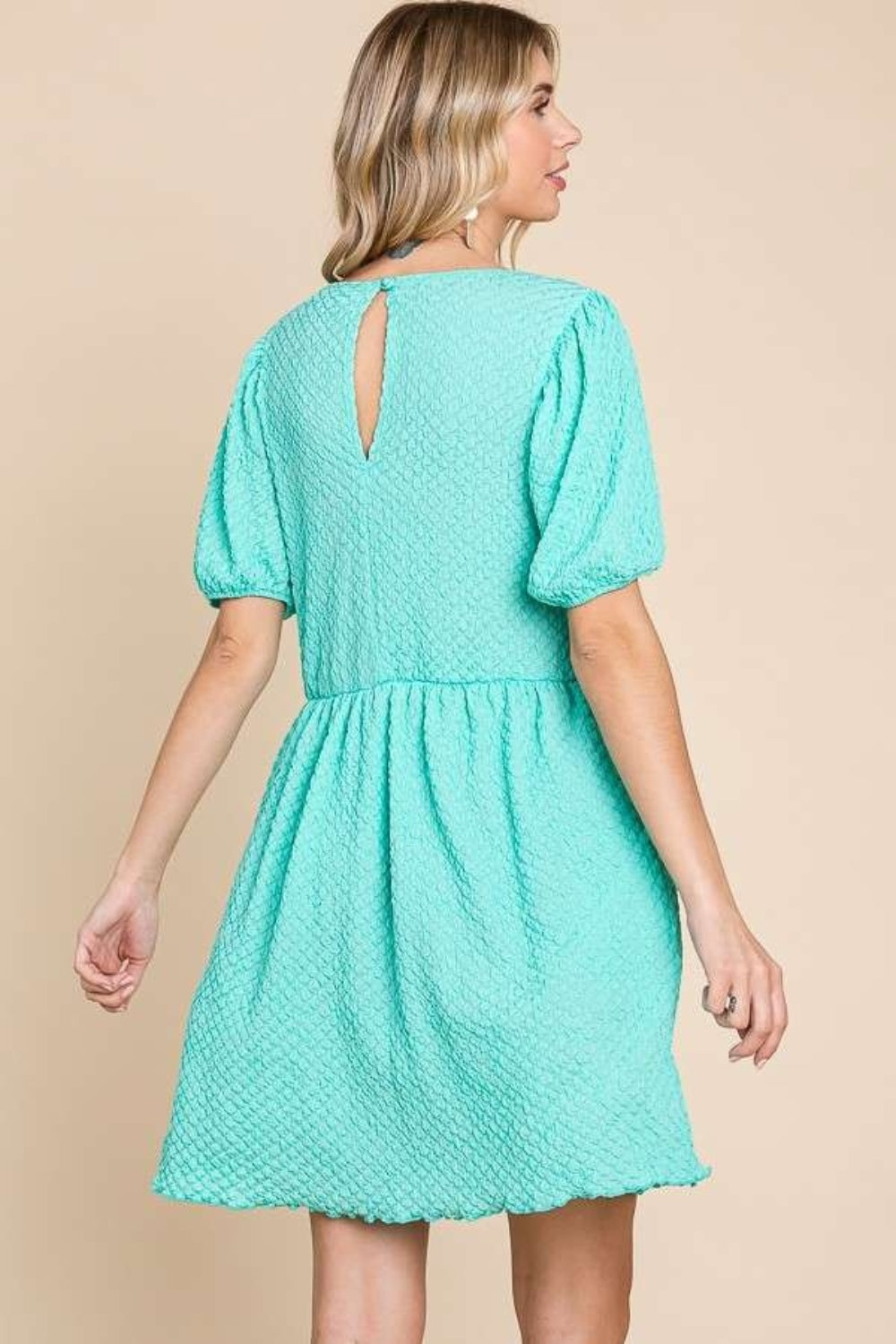 Robe texturée à col rond et manches bouffantes Culture Code
