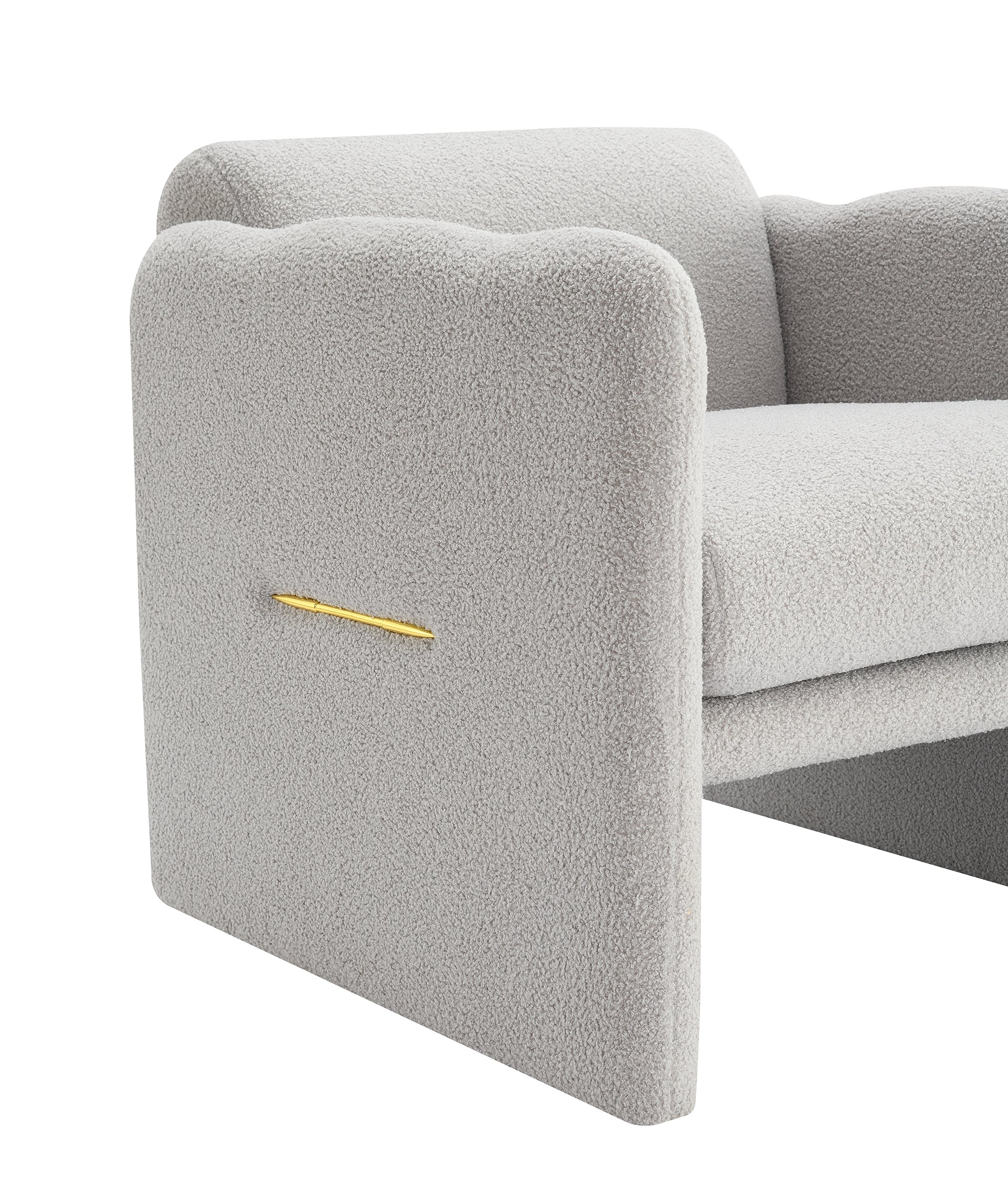 Fauteuil avec accoudoirs ondulés, décorations métalliques de part et d'autre des accoudoirs, en tissu Teddy, gris clair