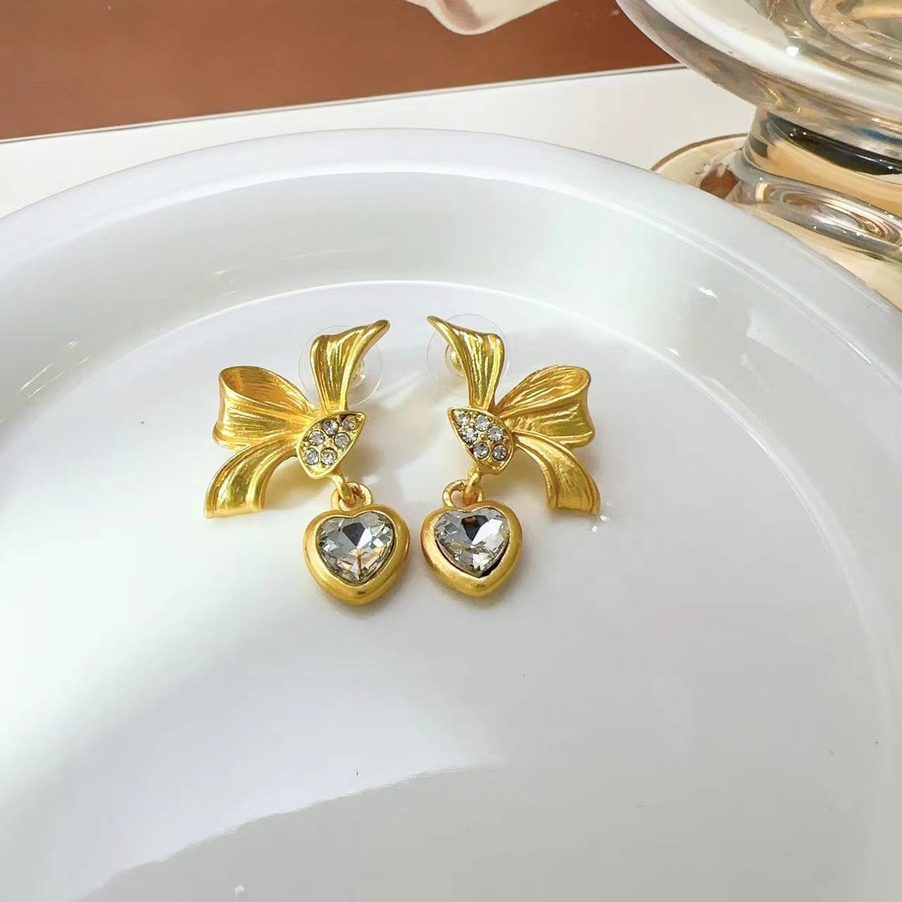 Boucles d'oreilles en strass en forme de cœur en forme de nœud pour femmes, boucles d'oreilles vintage et élégantes