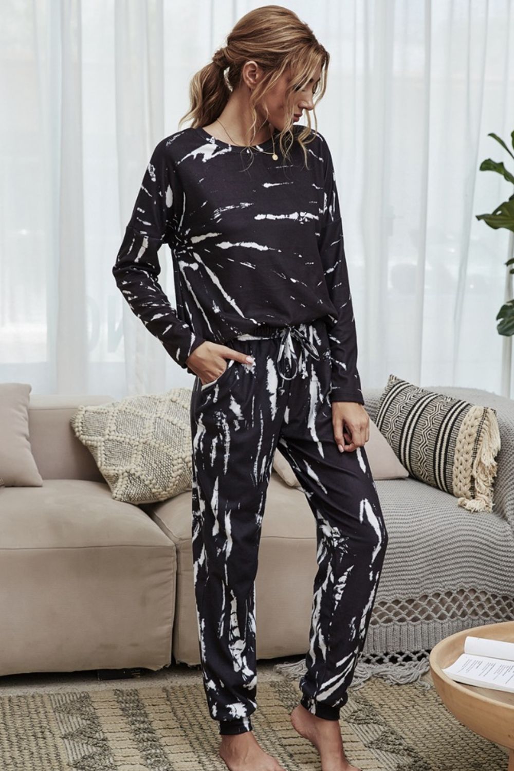 Ensemble haut col rond tie-dye brillant et pantalon de jogging à cordon de serrage à la taille