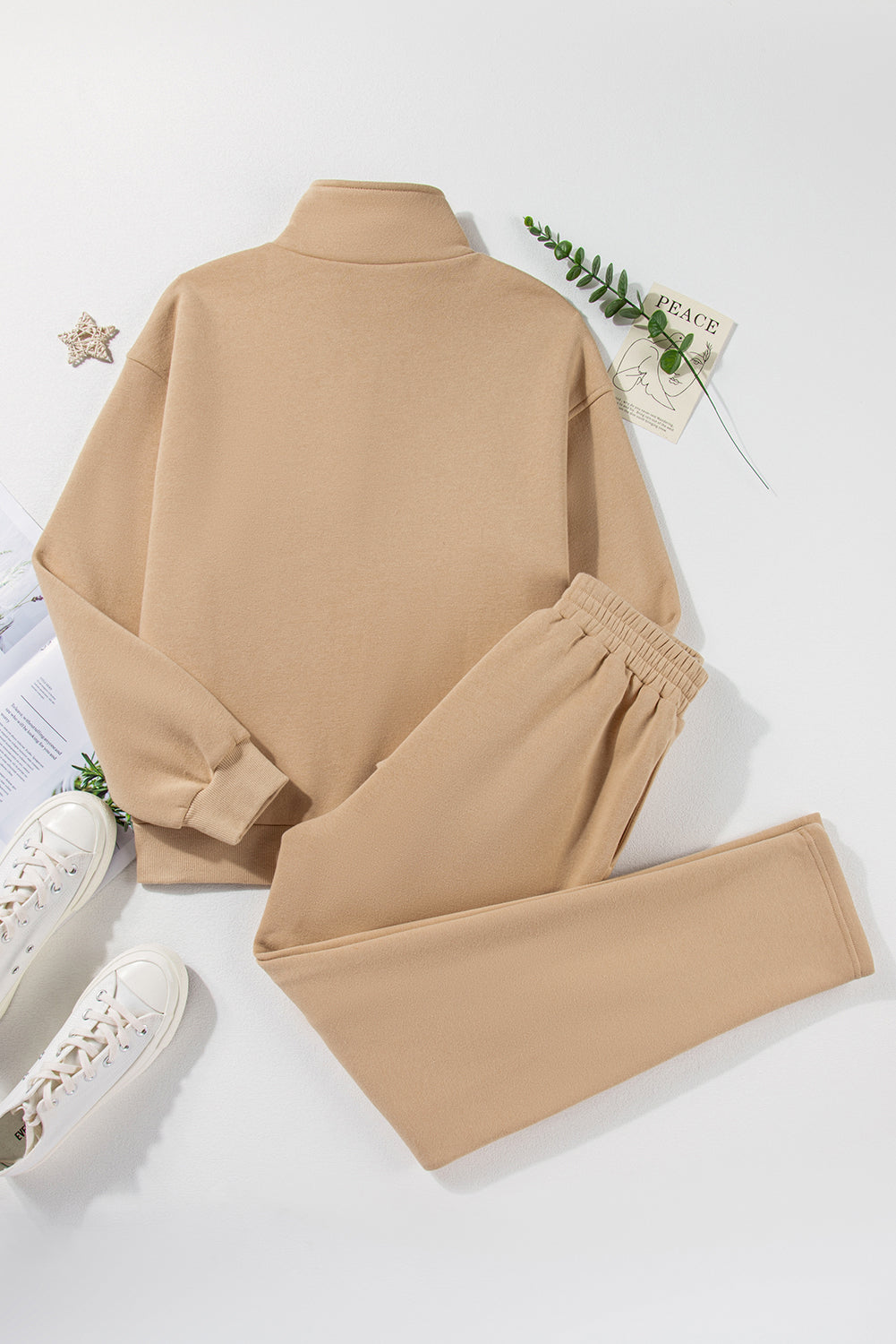 Ensemble haut à col roulé et pantalon à demi-pression
