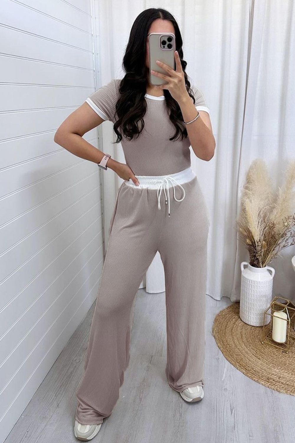 Ensemble haut et pantalon à col rond et bordure contrastante