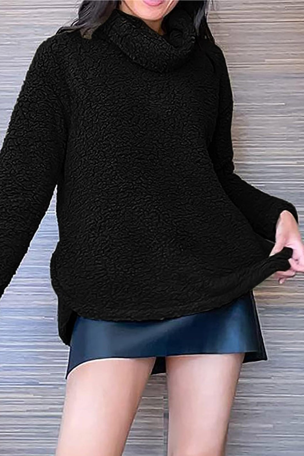 Sweat-shirt à manches longues et col roulé duveteux