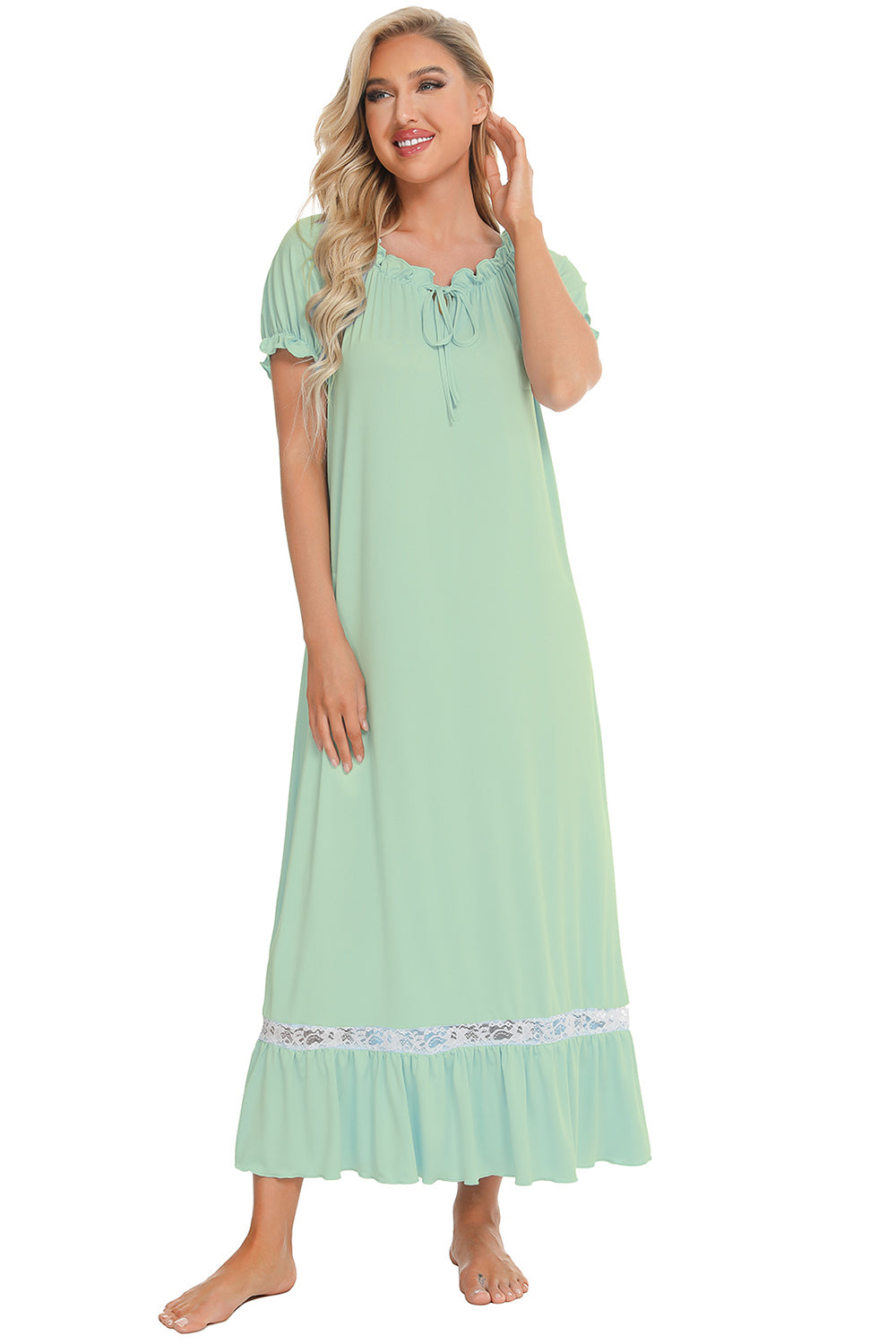 Robe de détente à manches courtes et détails en dentelle
