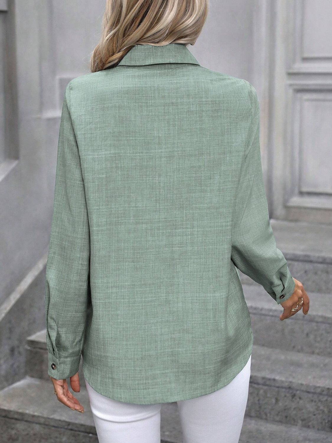 Chemise à manches longues et col boutonné