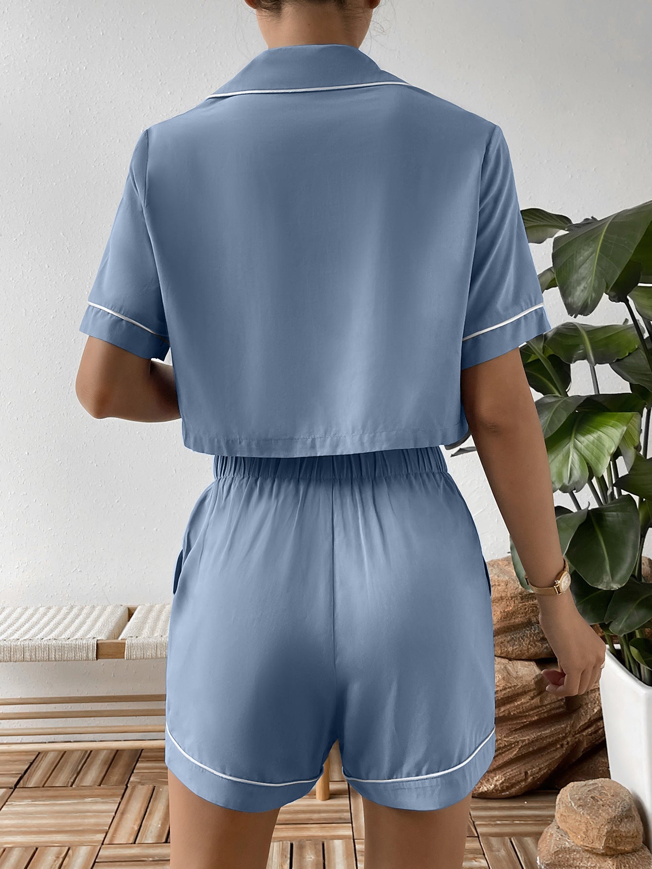 Ensemble de détente Ivy Lane avec chemise courte et short à col à revers contrasté