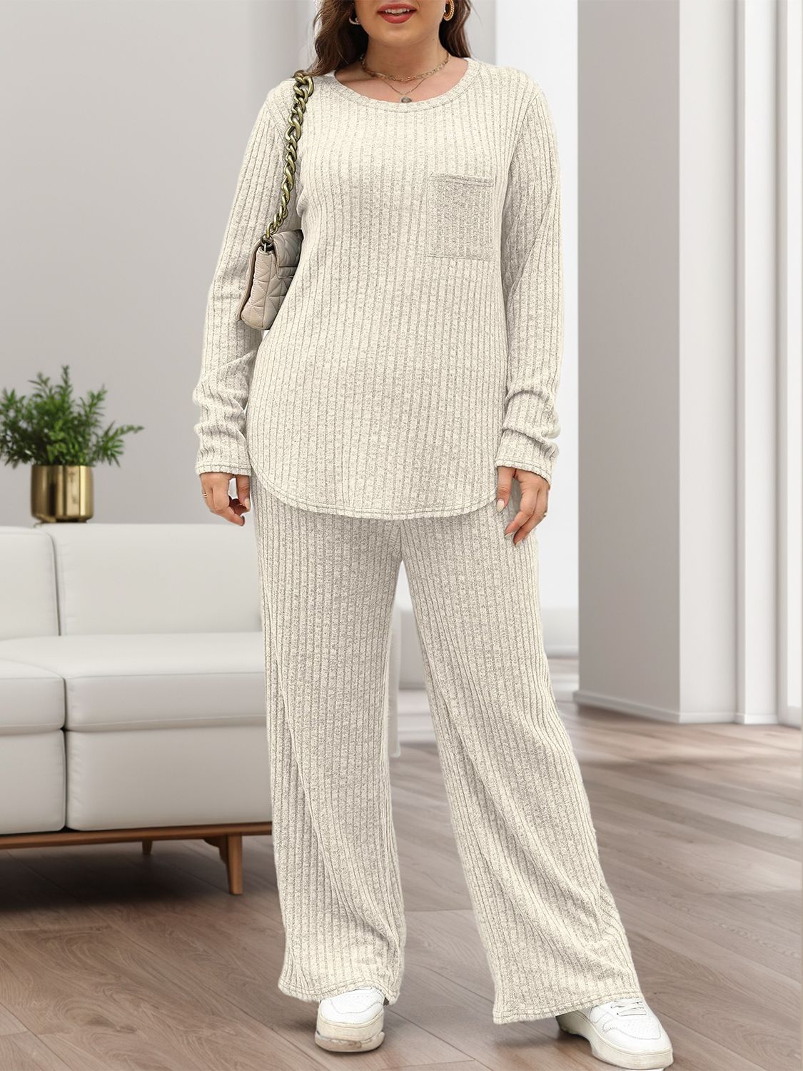 Ensemble haut à manches longues et pantalon à col rond