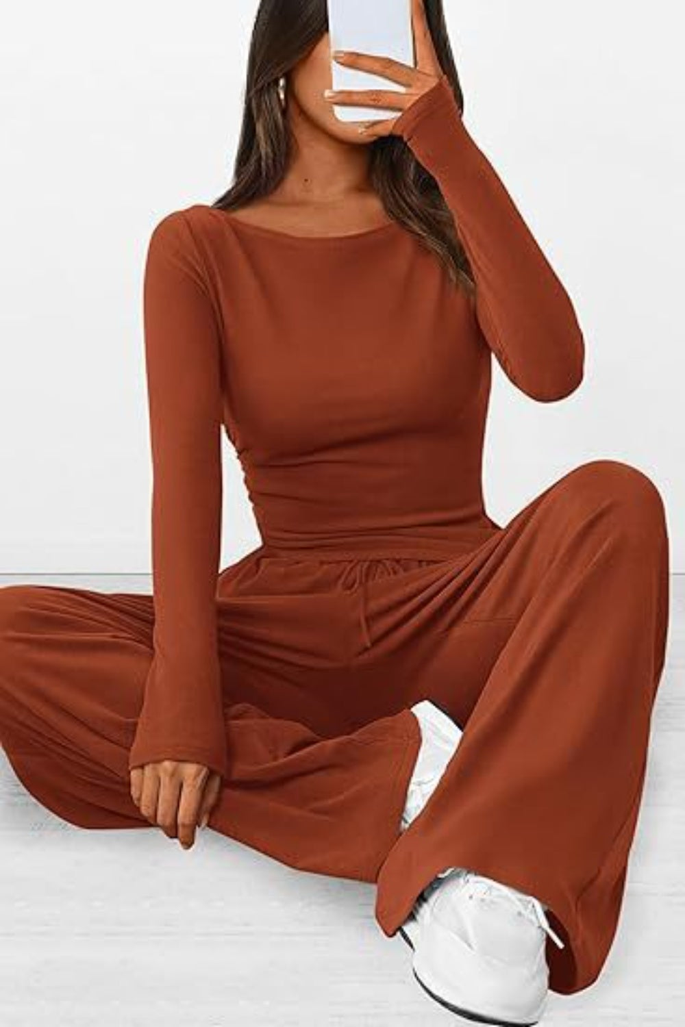 Ensemble haut à manches longues et pantalon à col rond