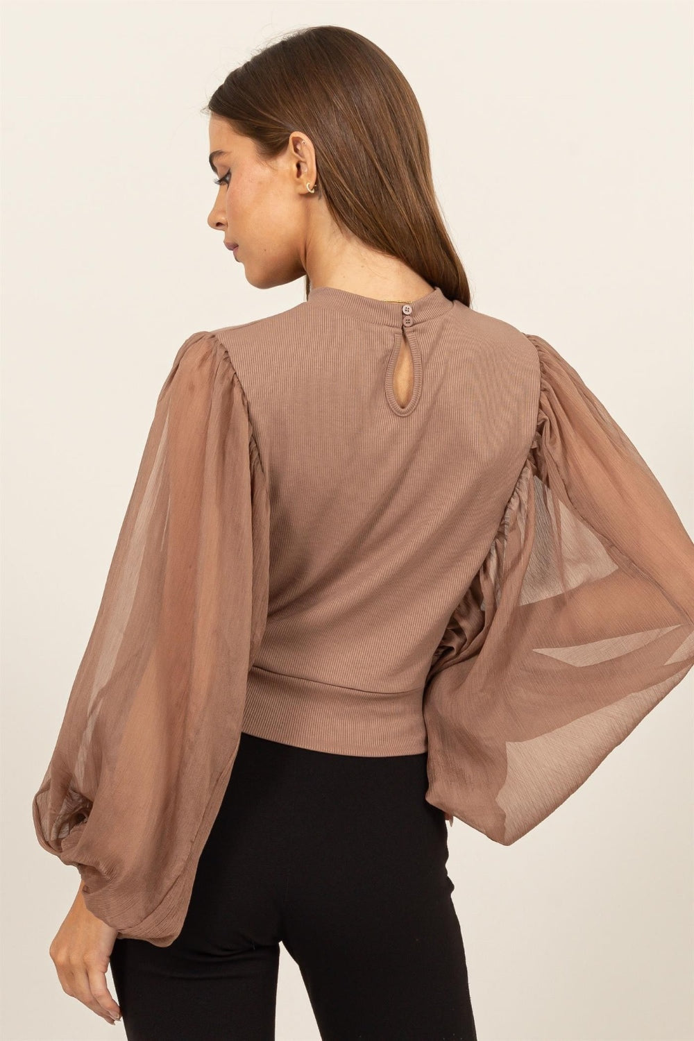 HYFVE Blouse transparente froncée à manches longues et col montant