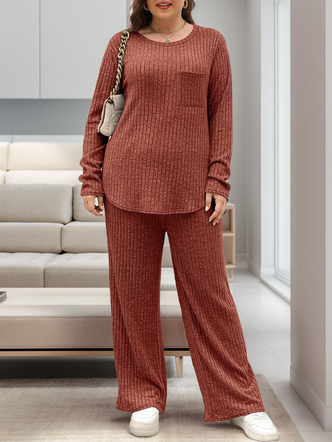 Ensemble haut à manches longues et pantalon à col rond