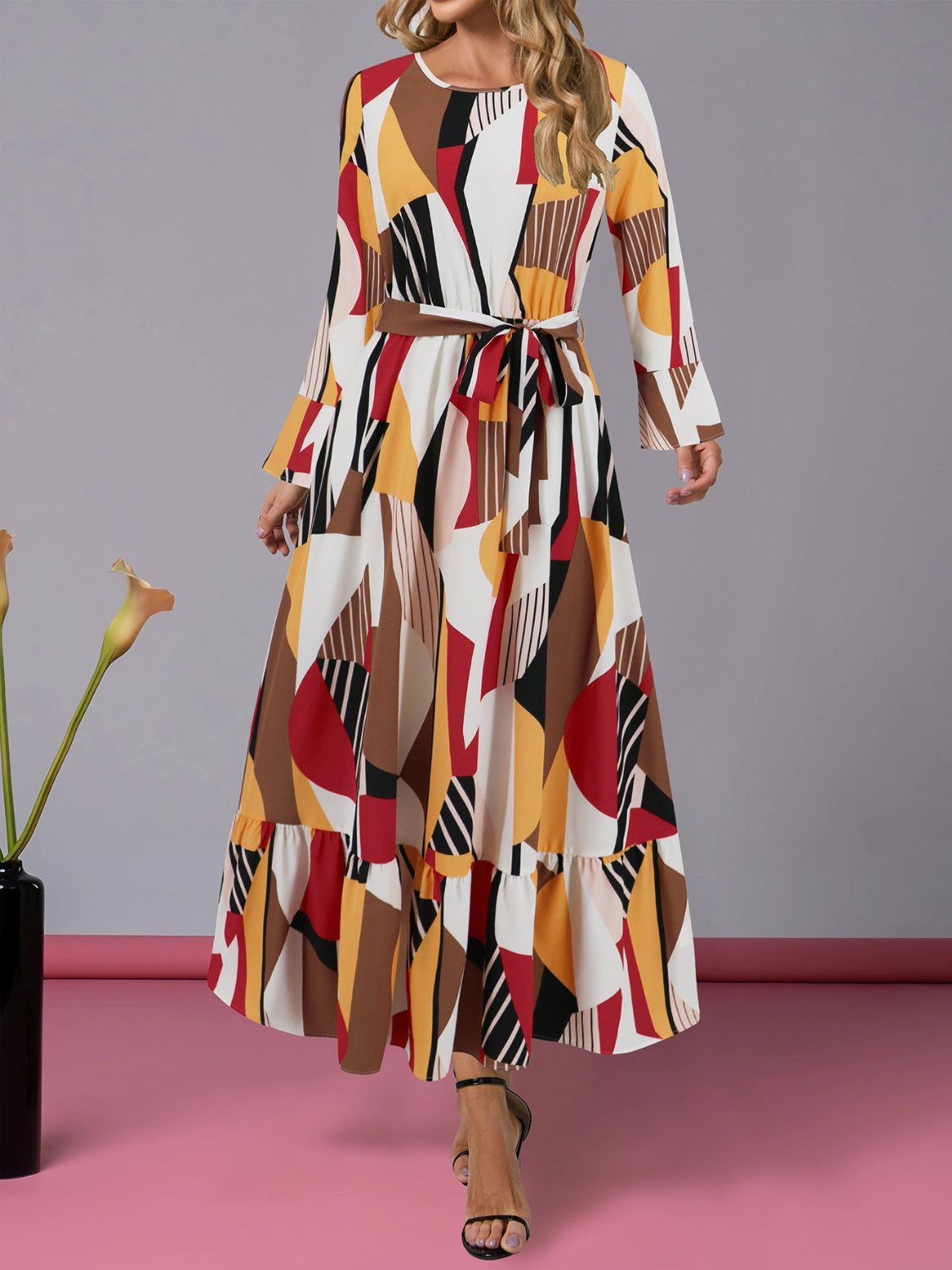 Robe imprimée à manches longues et ourlet à volants
