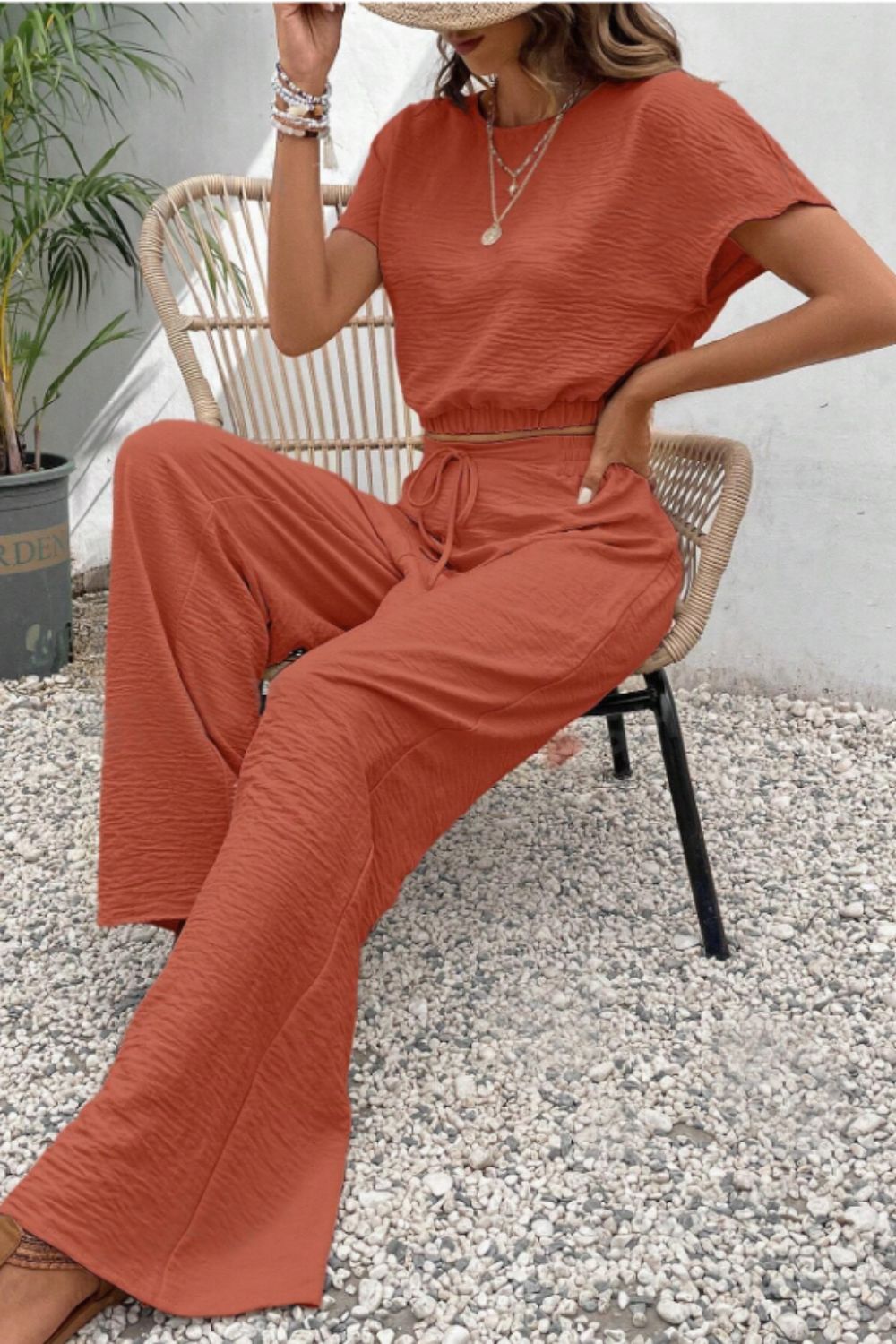 Ensemble haut à manches courtes et pantalon à col rond