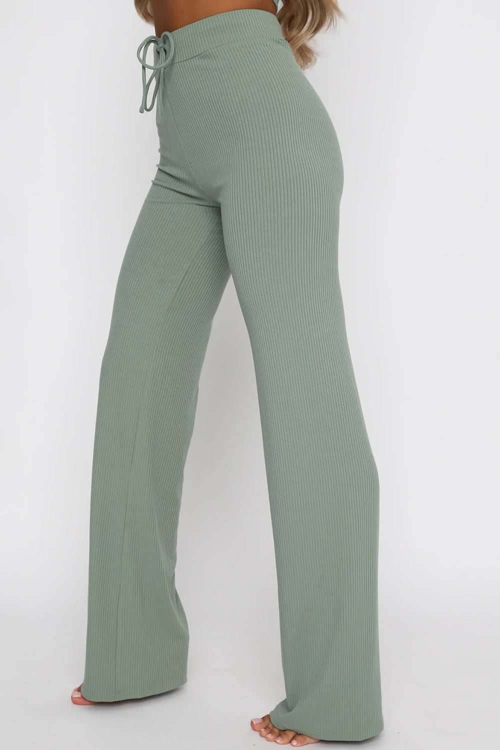 Ensemble haut à manches courtes et pantalon à col rond