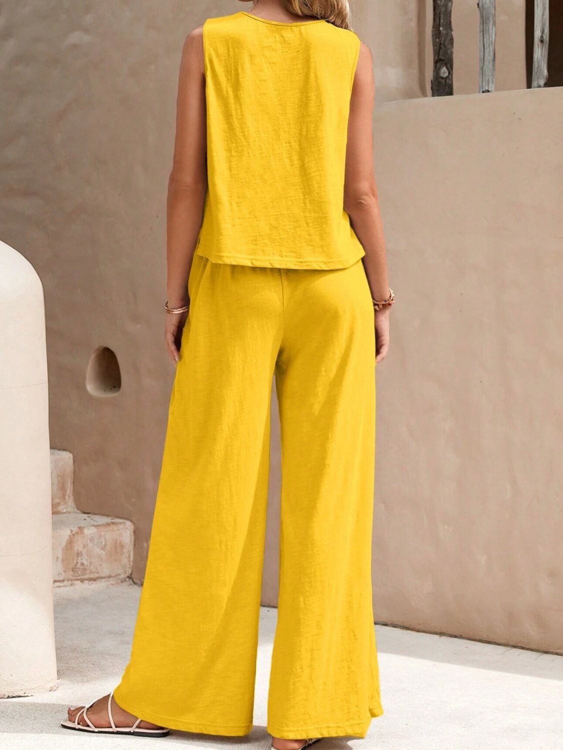Ensemble haut sans manches à col rond et pantalon large