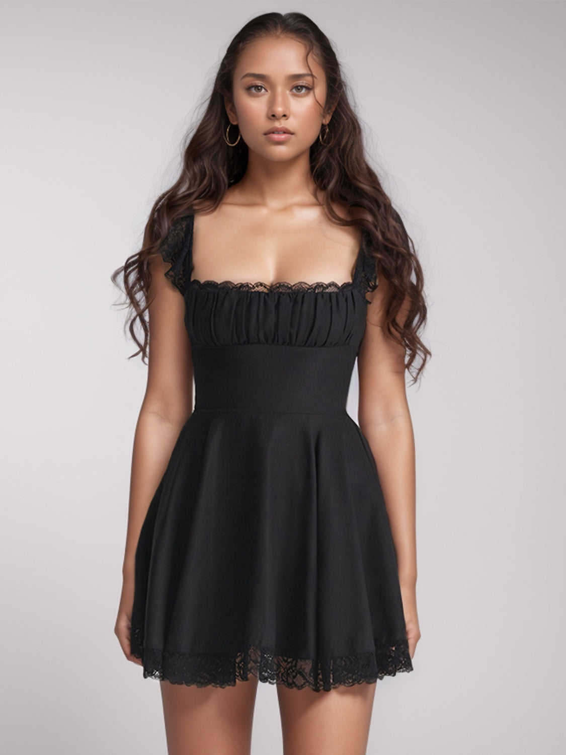 Mini-robe à manches courtes et col carré avec détails en dentelle